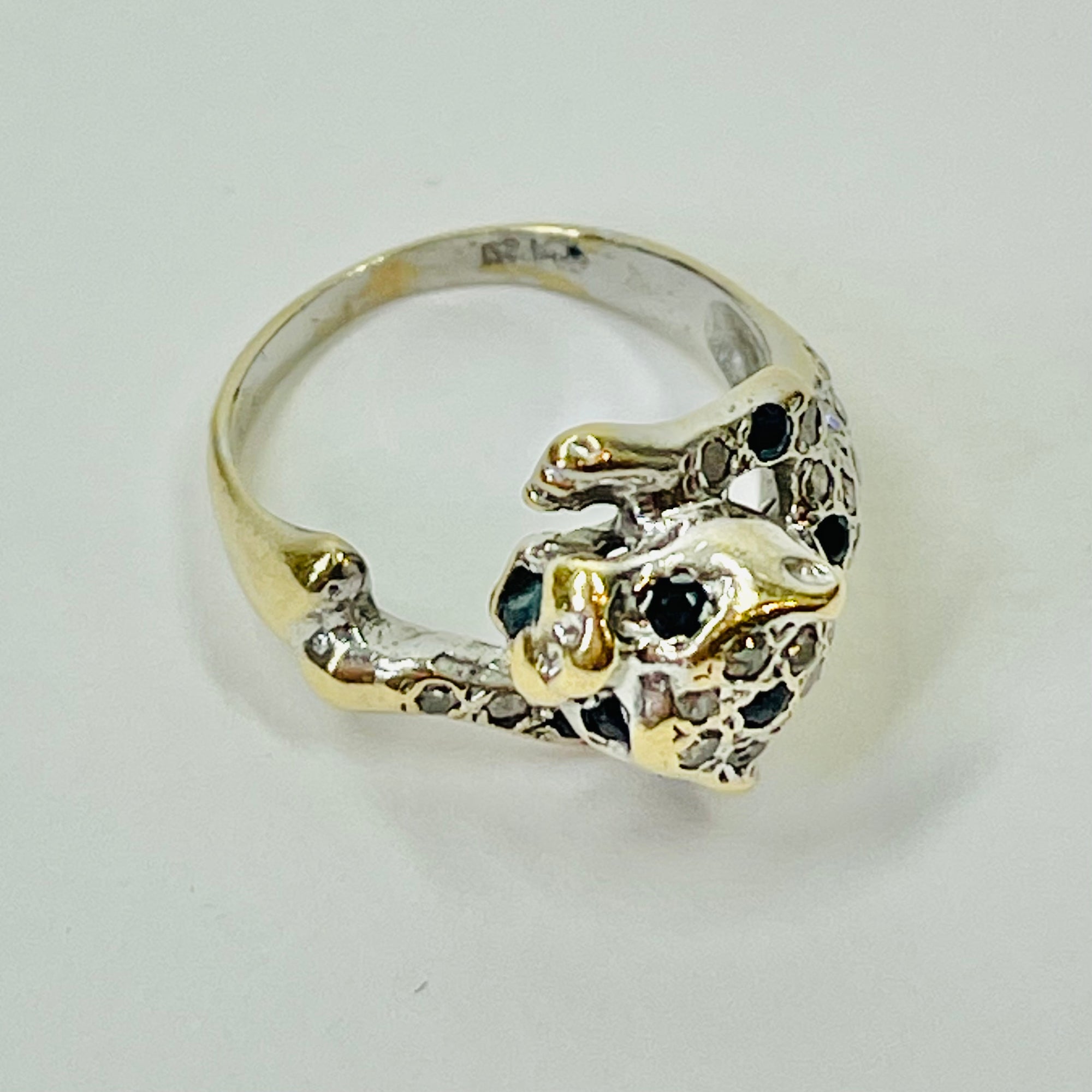 1950s 14K WHITE GOLD DIAMOND BLUE SAPPHIRE SNOW LEOPARD RING