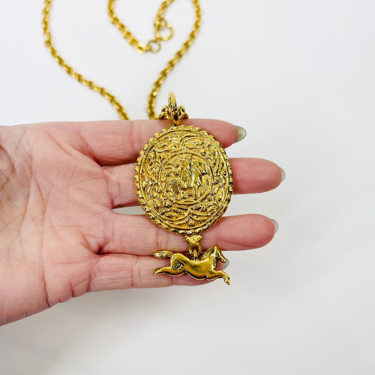 1980s CHANEL CC LOGO HORSE MEDALLION NECKLACE/BELT