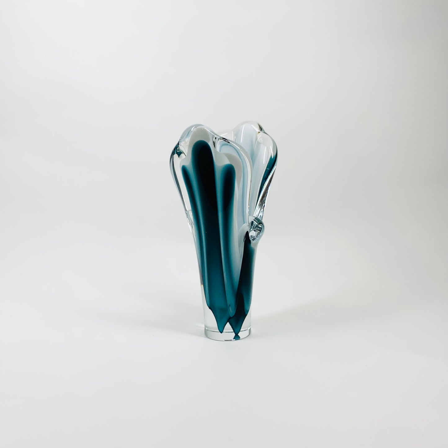 PAUL KEDELV COQUILLE SCULPTURAL GLASS VASE