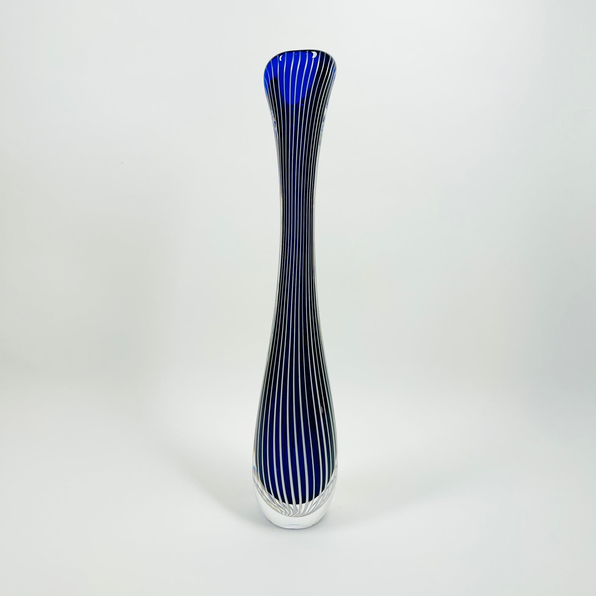 1960s ZEBRA SOMMERSO GLASS VASE BY VICKE LINDSTRAND FOR KOSTA BODA