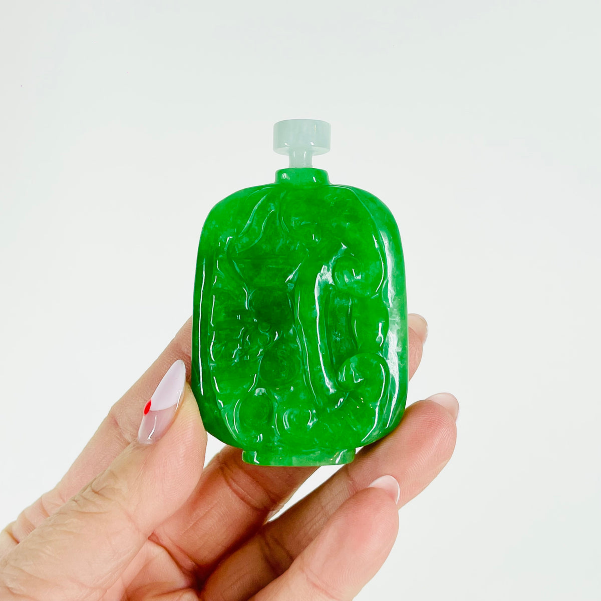 ANTIQUE CHINESE HAND CARVED GREEN STONE SCENT BOTTLE