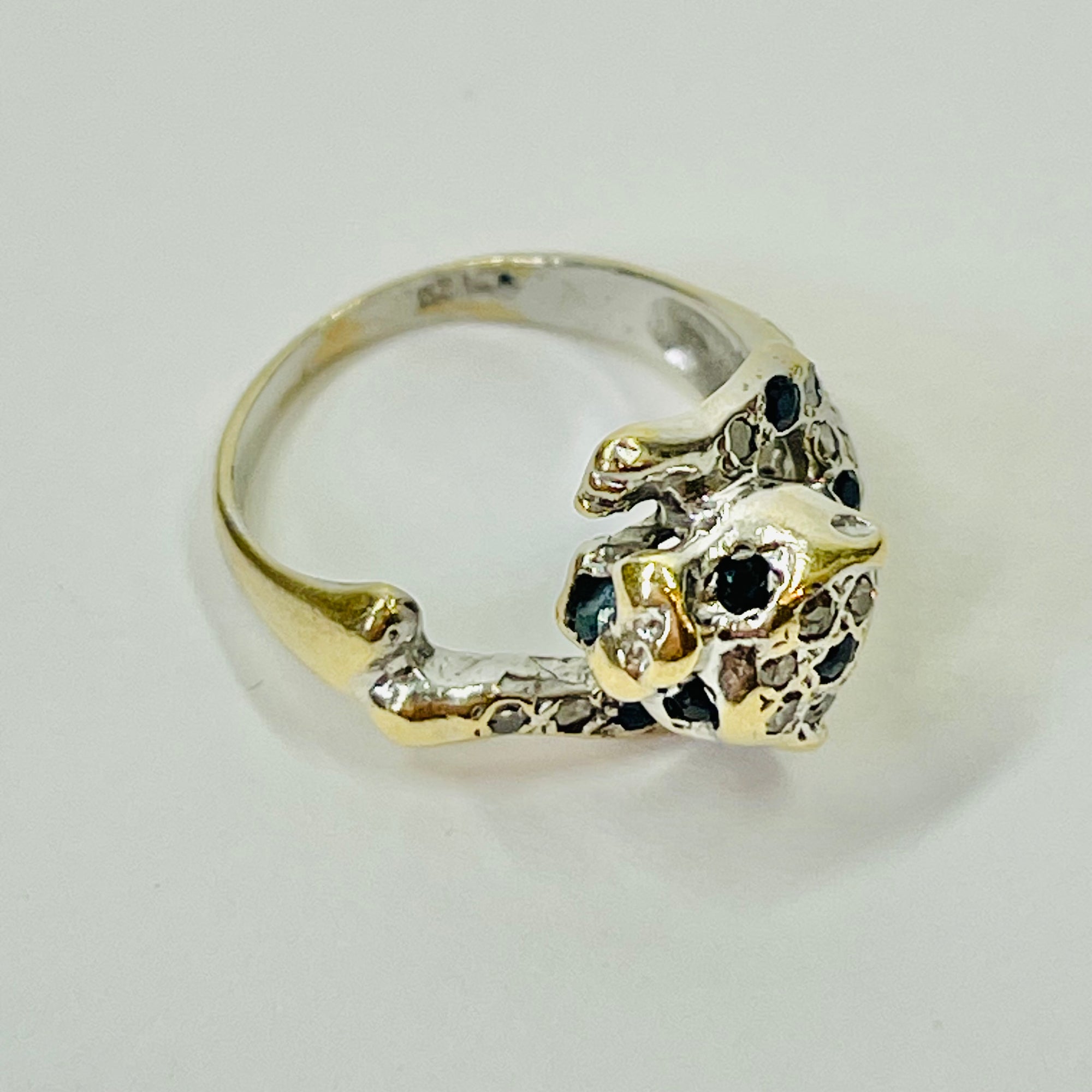 1950s 14K WHITE GOLD DIAMOND BLUE SAPPHIRE SNOW LEOPARD RING