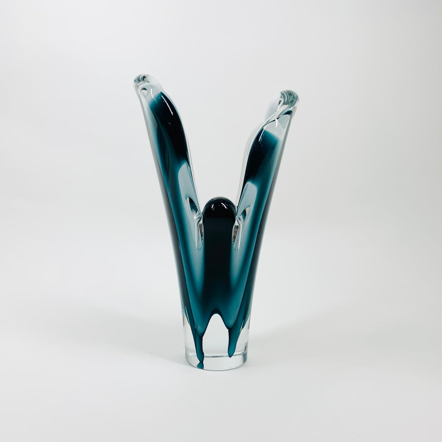 PAUL KEDELV COQUILLE SCULPTURAL GLASS VASE