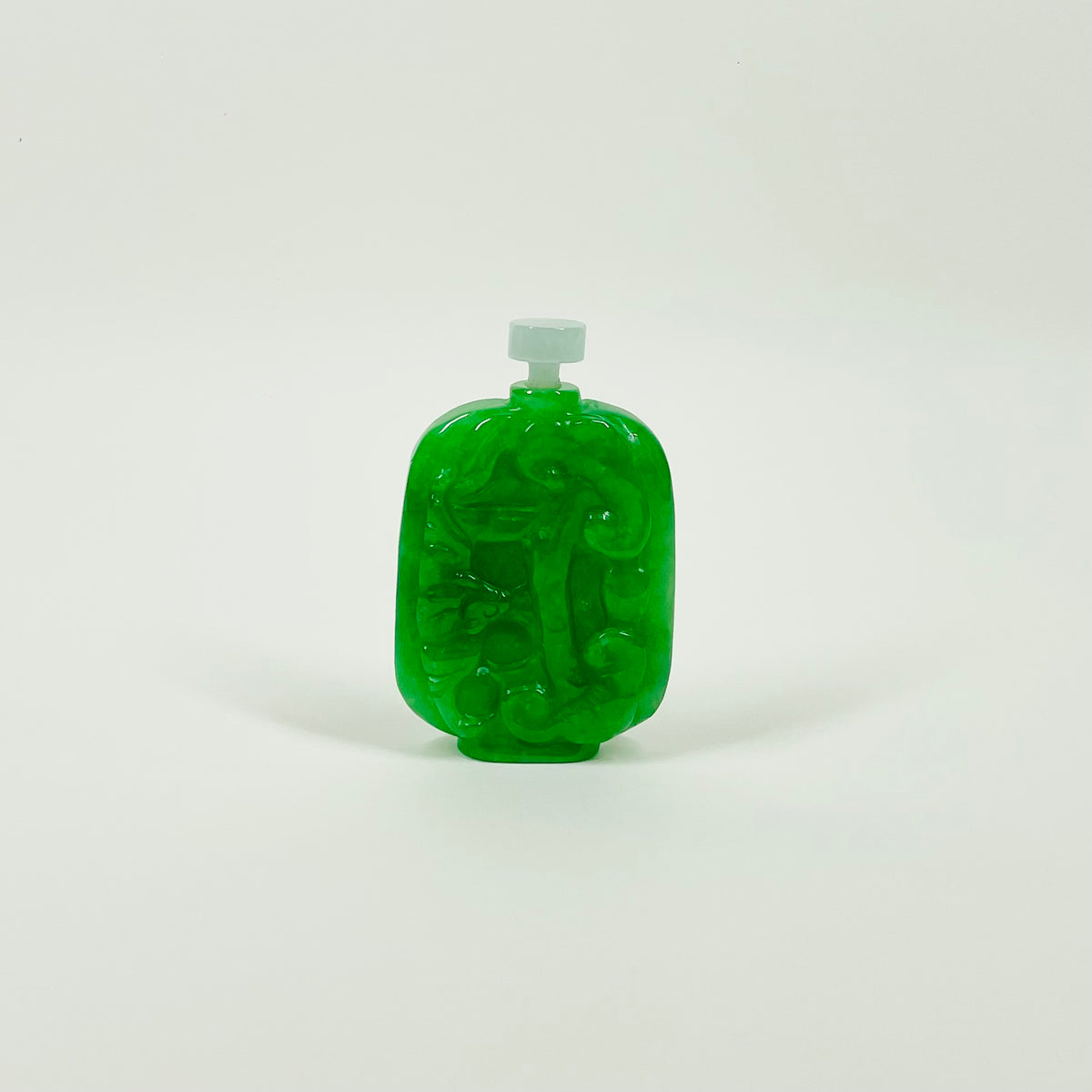 ANTIQUE CHINESE HAND CARVED GREEN STONE SCENT BOTTLE