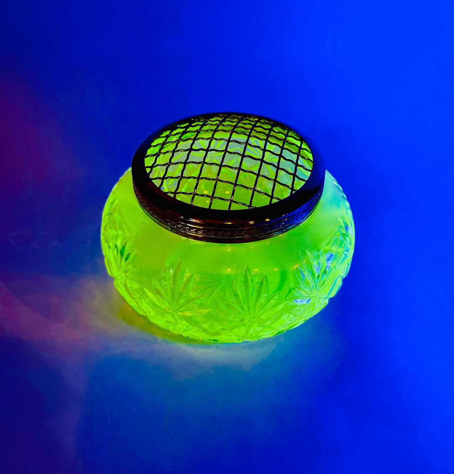 URANIUM GLASS ROSE BOWL/VASE