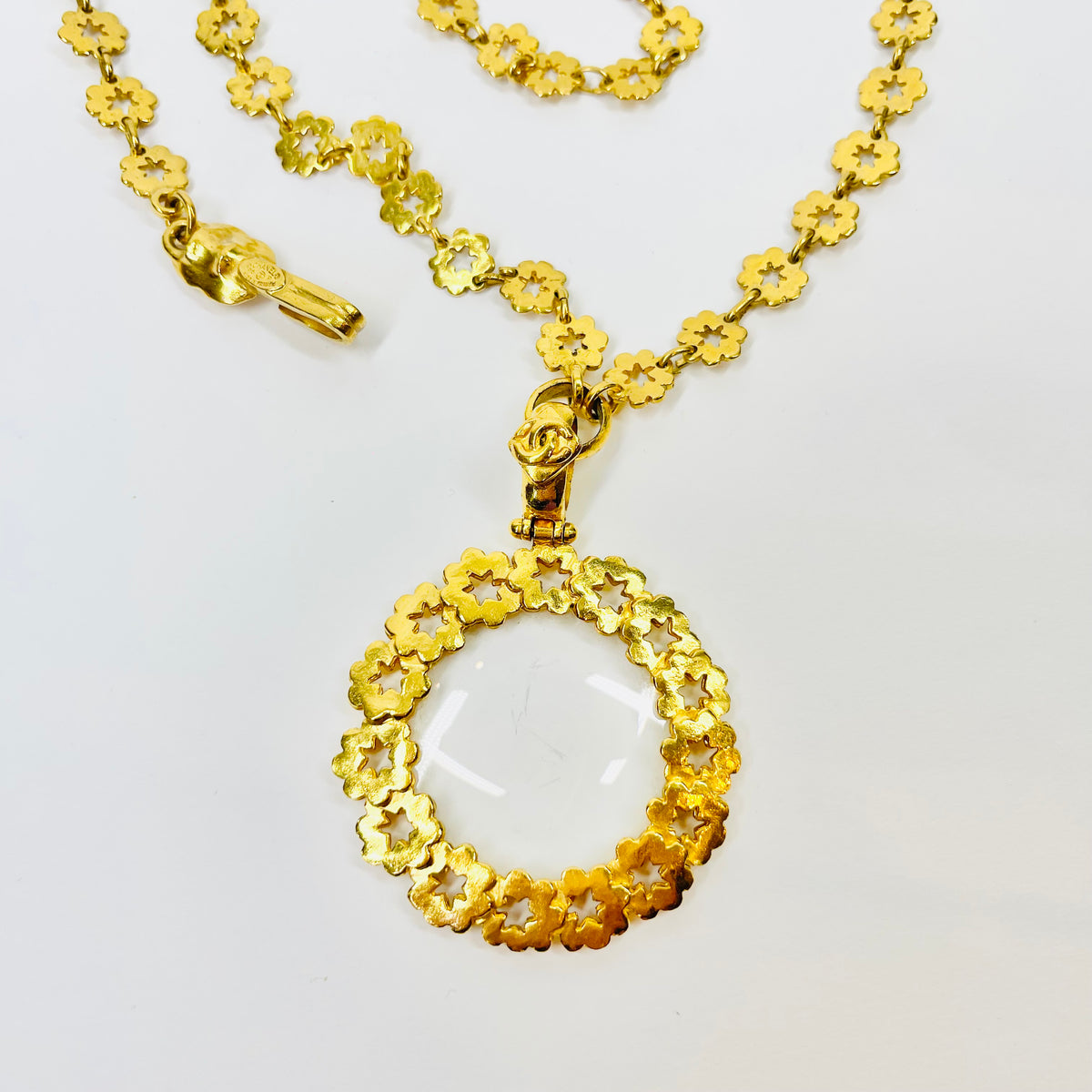 1980s CHANEL FLOWER STAR ETCHED LINKS CC LOGO MEDALLION GLASS LOUPE PENDANT NECKLACE/BELT