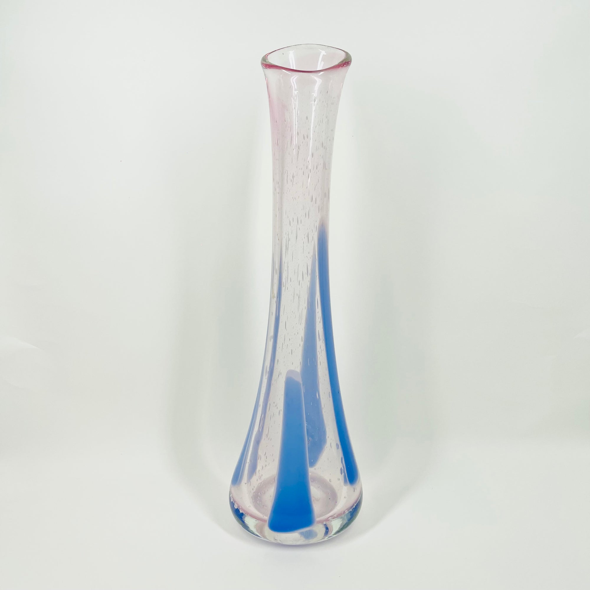 1980s AUSTRALIAN MOUTH BLOWN PINK BLUE ABSTRACT ART GLASS SWUNG VASE BY STEPHEN MORRIS