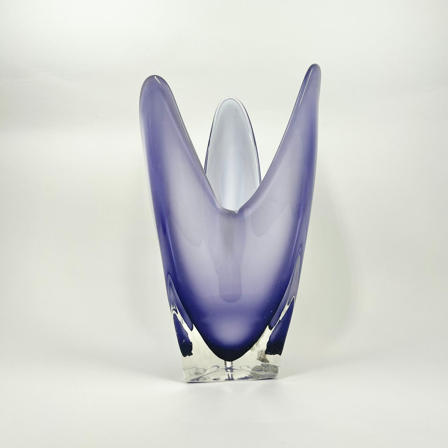 1970s JAPANESE HINERI CASED PURPLE HANDKERCHIEF GLASS VASE