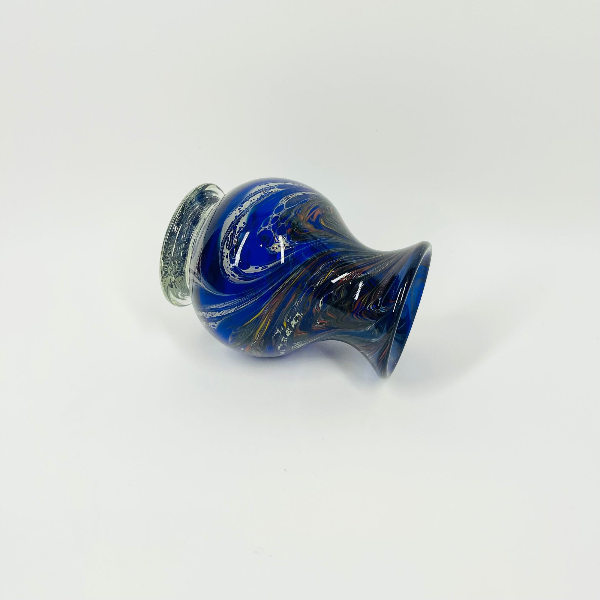 1980s AUSTRALIAN MOUTH BLOWN BLUE SPATTER ART GLASS MINI POSY VASE BY STEPHEN MORRIS