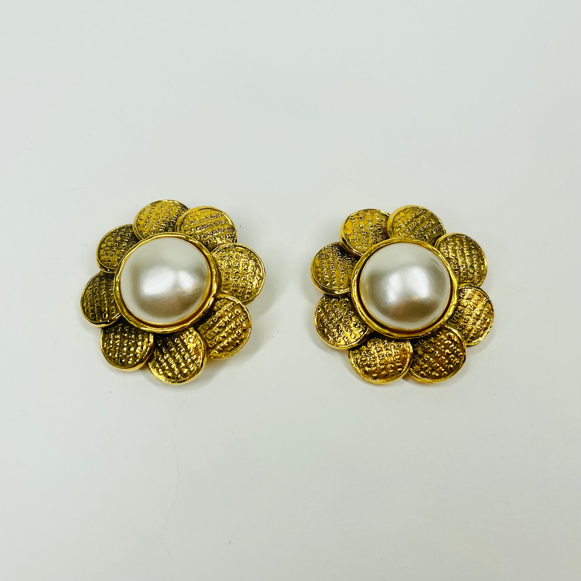 2008 CHANEL CC LOGO LARGE SUNFLOWER PEARL BUTTON CLIP ON EARRINGS