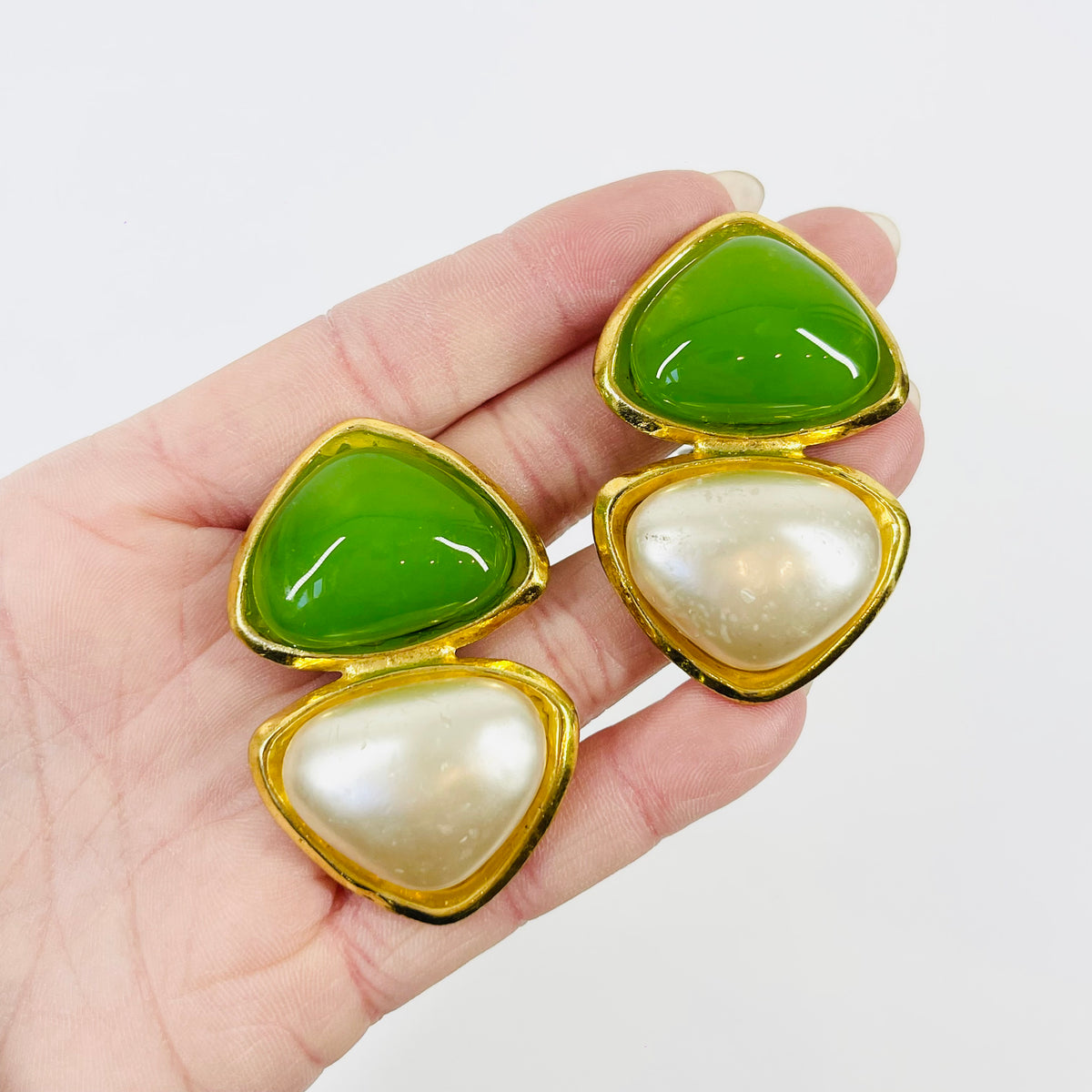1980s RUNWAY CHANEL GRIPOIX GREEN GLASS MABE PEARL STATEMENT CLIP ON EARRINGS