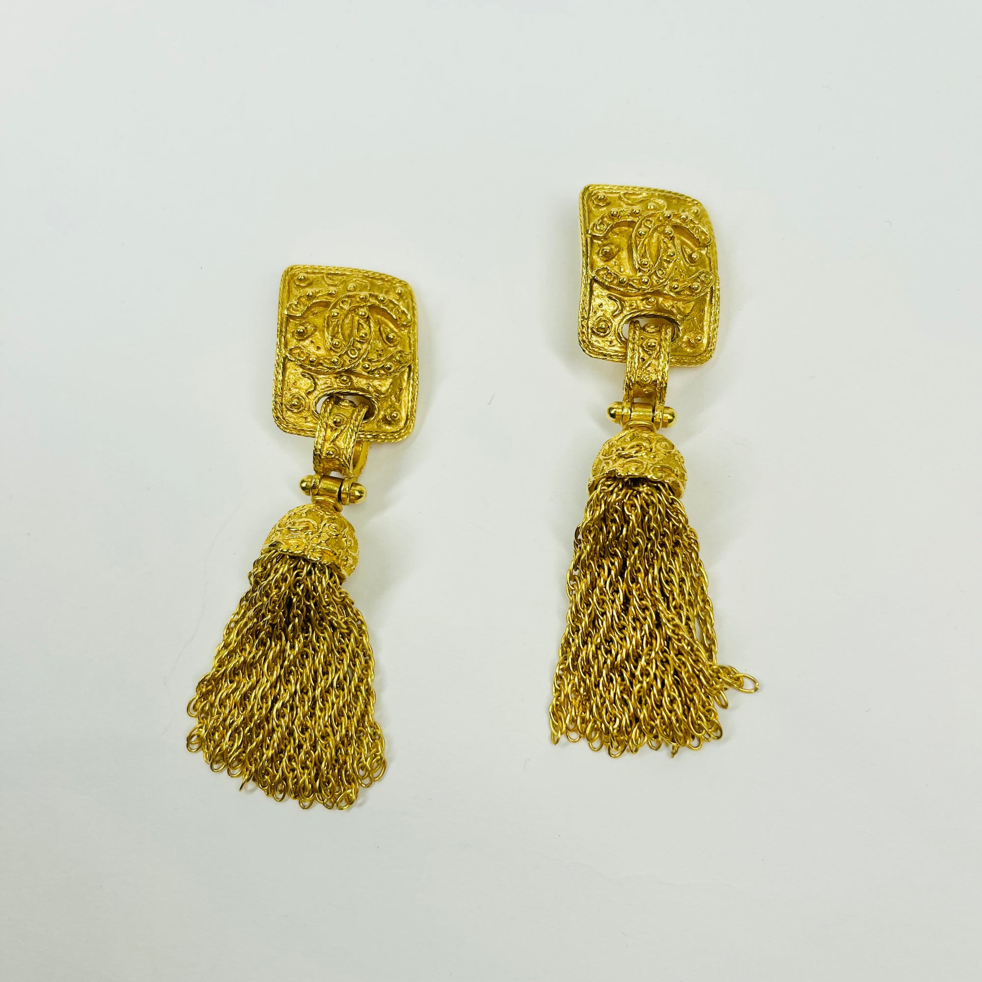1980s CHANEL CC FILIGREE LOGO TASSELS DROP CLIP ON EARRINGS