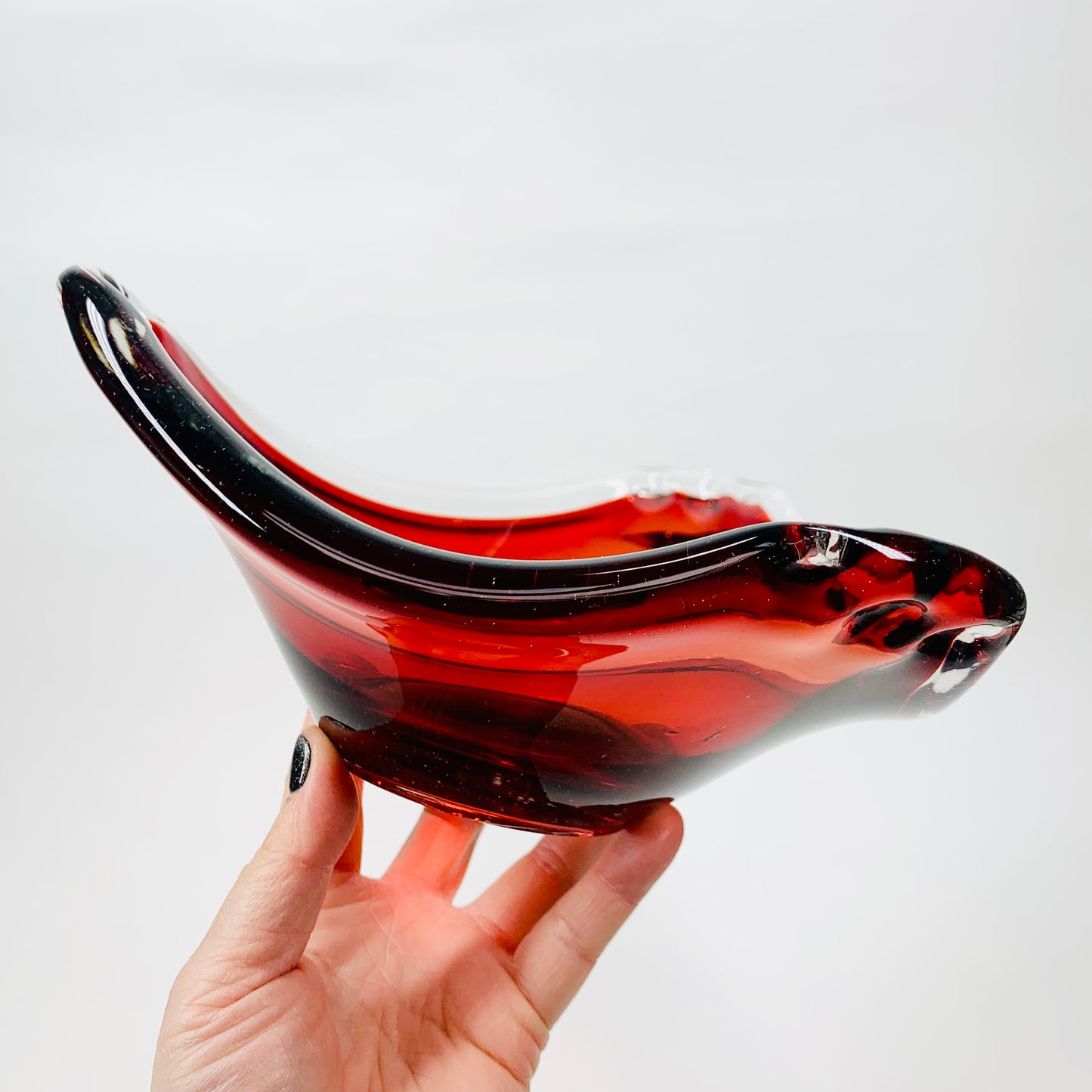 PINCHED RED GLASS PLATE