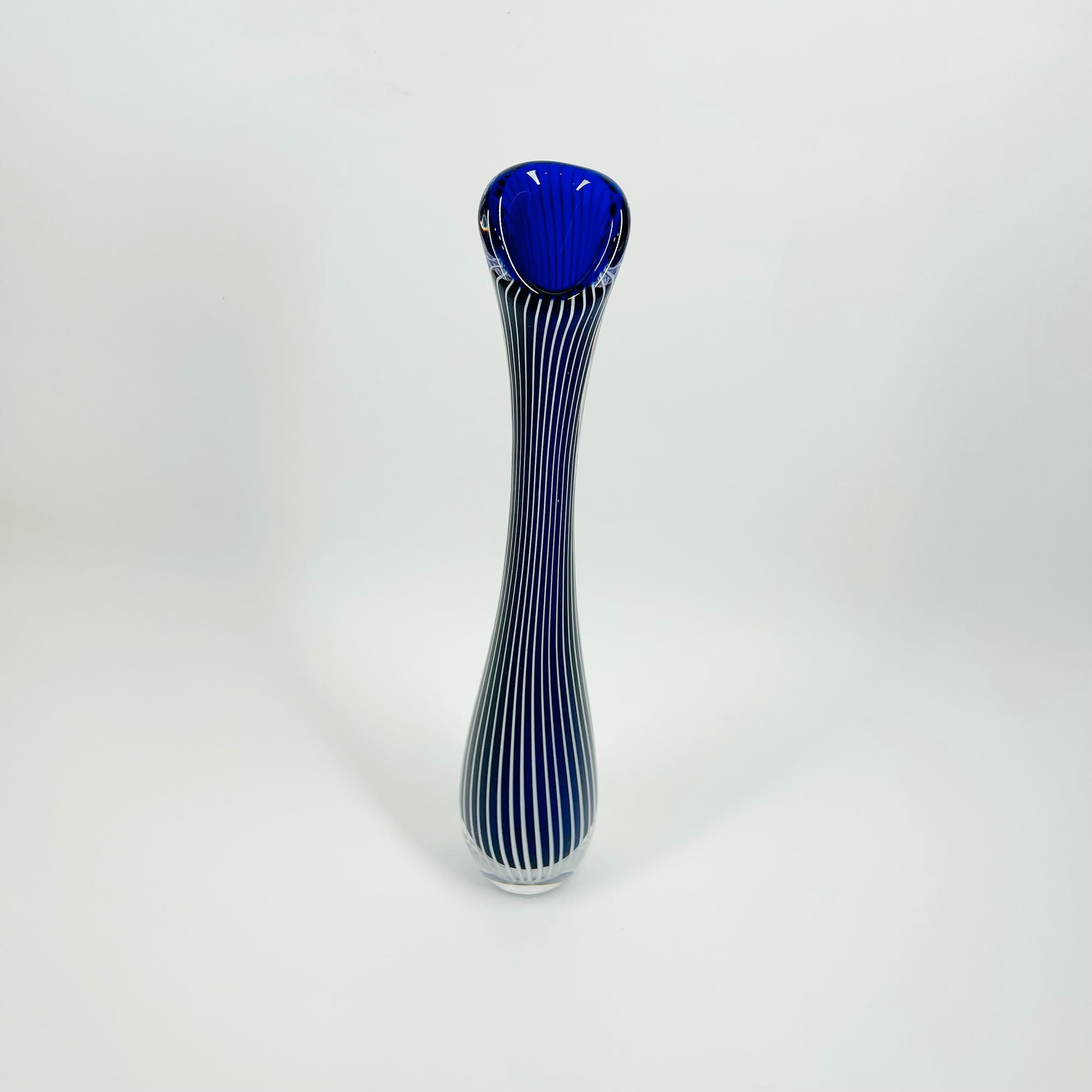 1960s ZEBRA SOMMERSO GLASS VASE BY VICKE LINDSTRAND FOR KOSTA BODA
