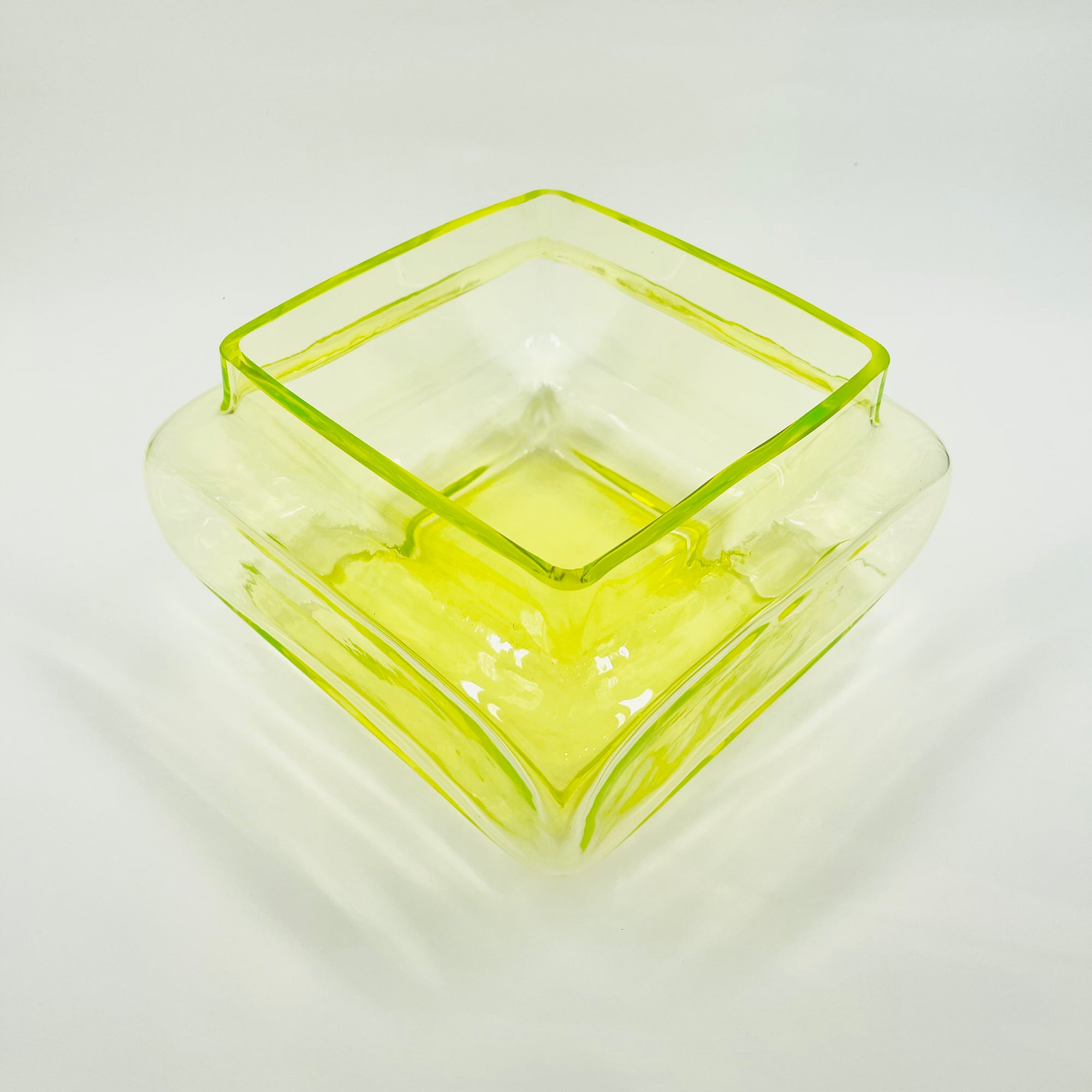 LARGE MIDCENTURY FINNISH URANIUM GLASS VASE BY HELENA TYNELL FOR RIIHIMAEN LASI