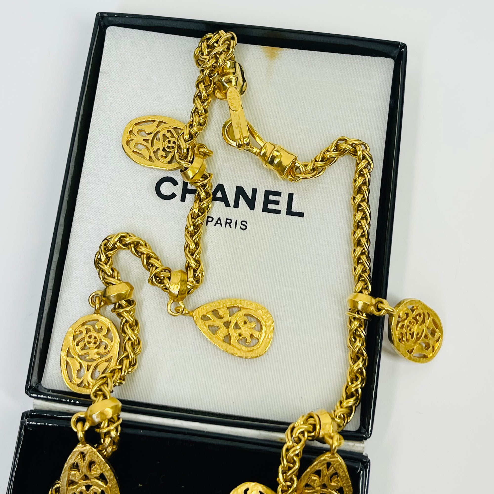 1995 CHANEL ARABESQUE LIMITED EDITION GOLD PLATED LOGO CHARM NECKLACE