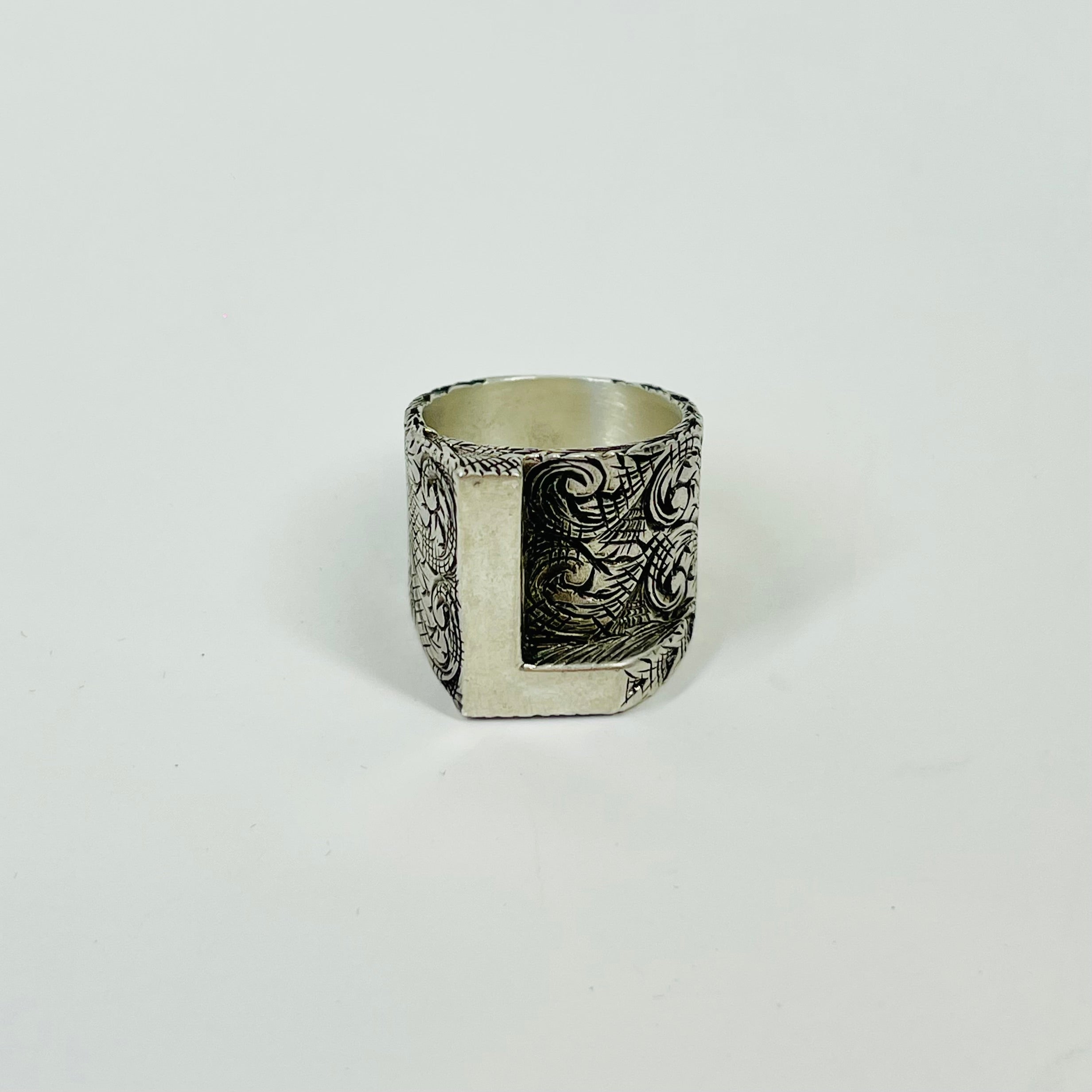 1990s TOM FORD ERA GUCCI ETCHED SIGNET SILVER RING – GLASS ET CETERA