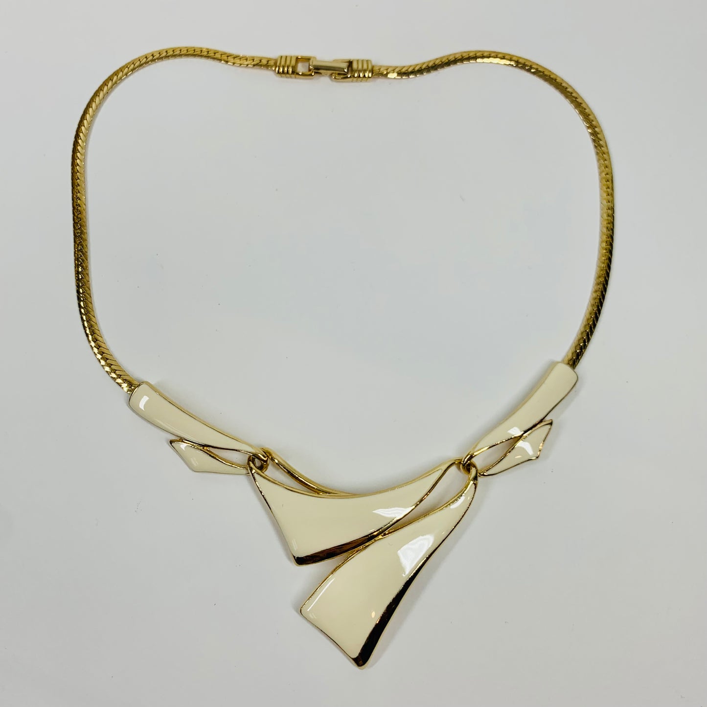 80s BARCS WHITE ENAMEL KNOT NECKLACE SUITE