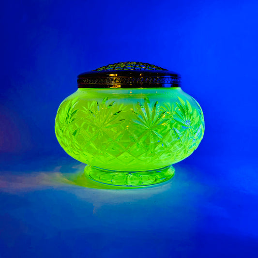 URANIUM GLASS ROSE BOWL/VASE