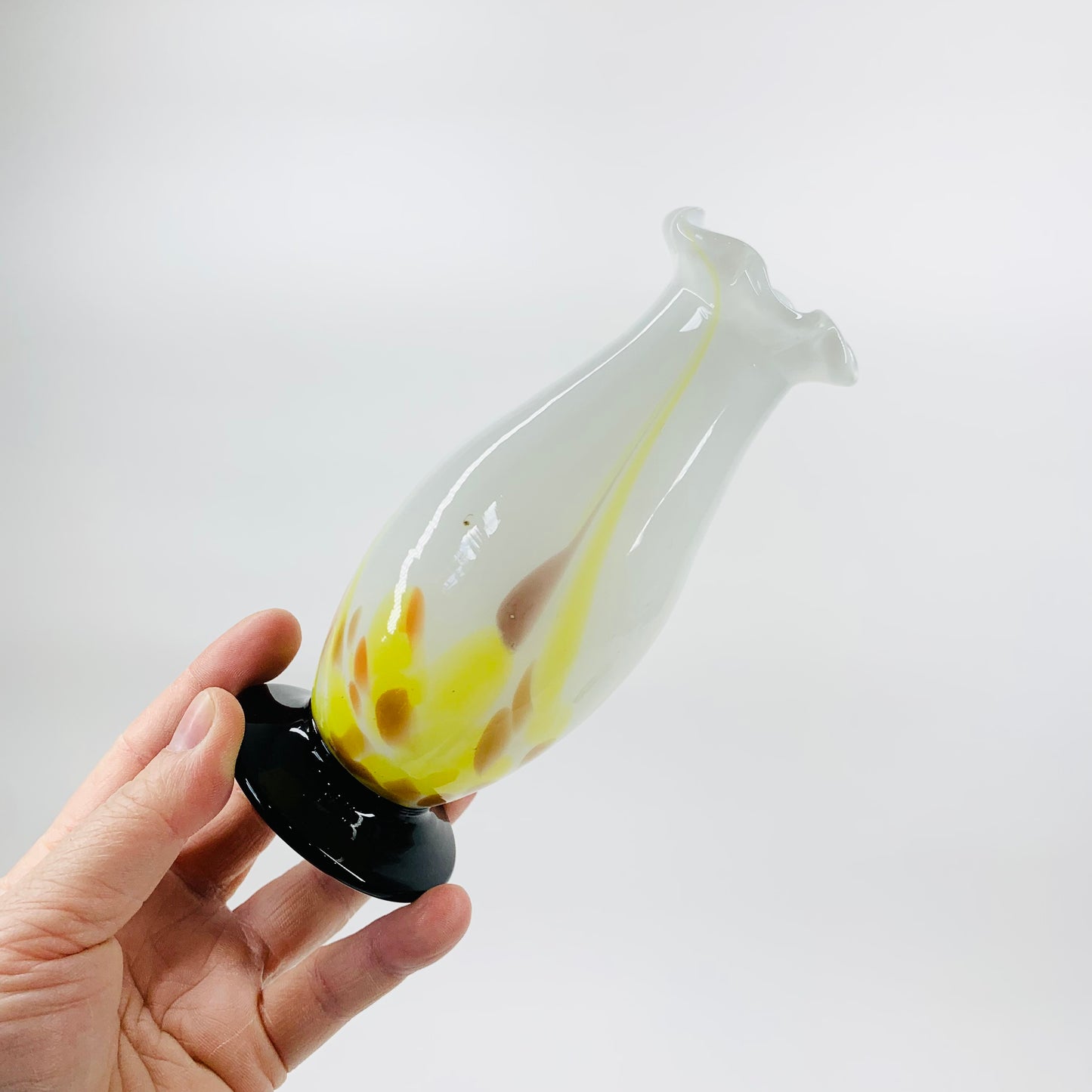 RUFFLE RIM SPATTER VASE