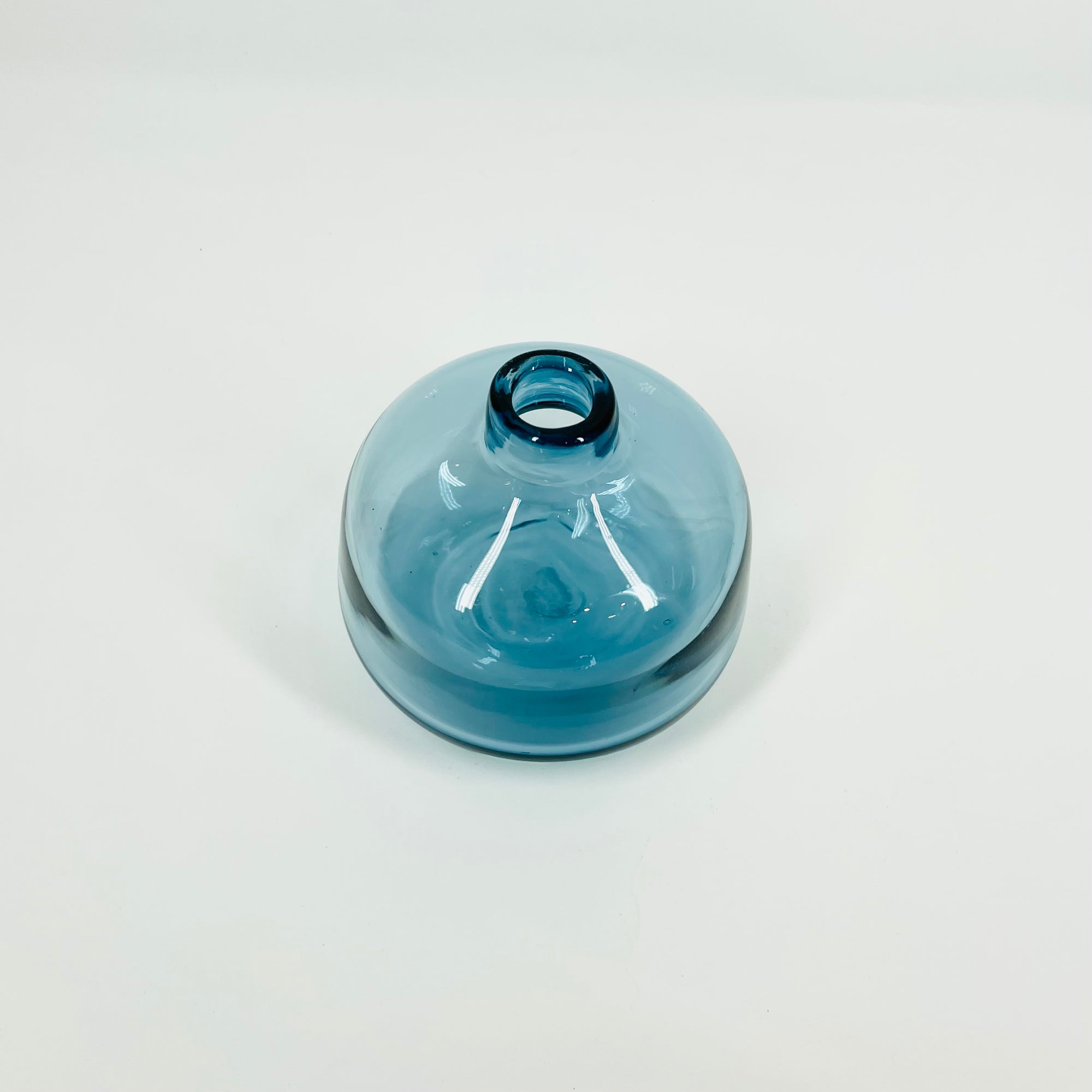 1980s MOUTH BLOWN AUSTRALIAN STUDIO BLUE GLASS SQUAT POSY VASE