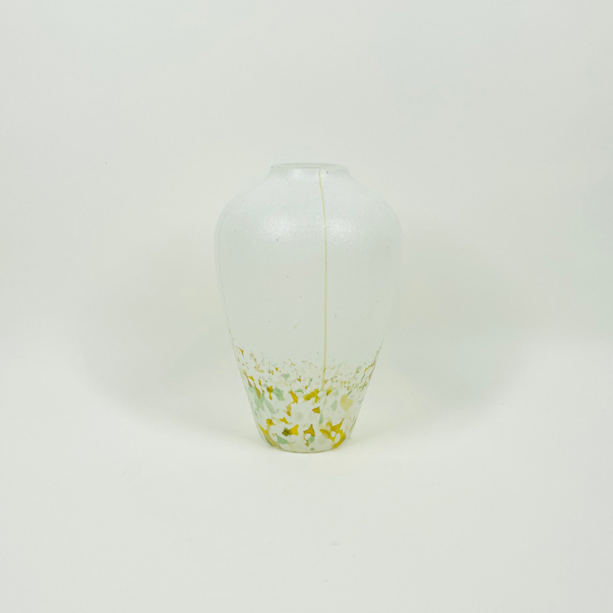 1980s HAND MADE CASED WHITE YELLOW GREEN SPATTER ART GLASS POSY VASE
