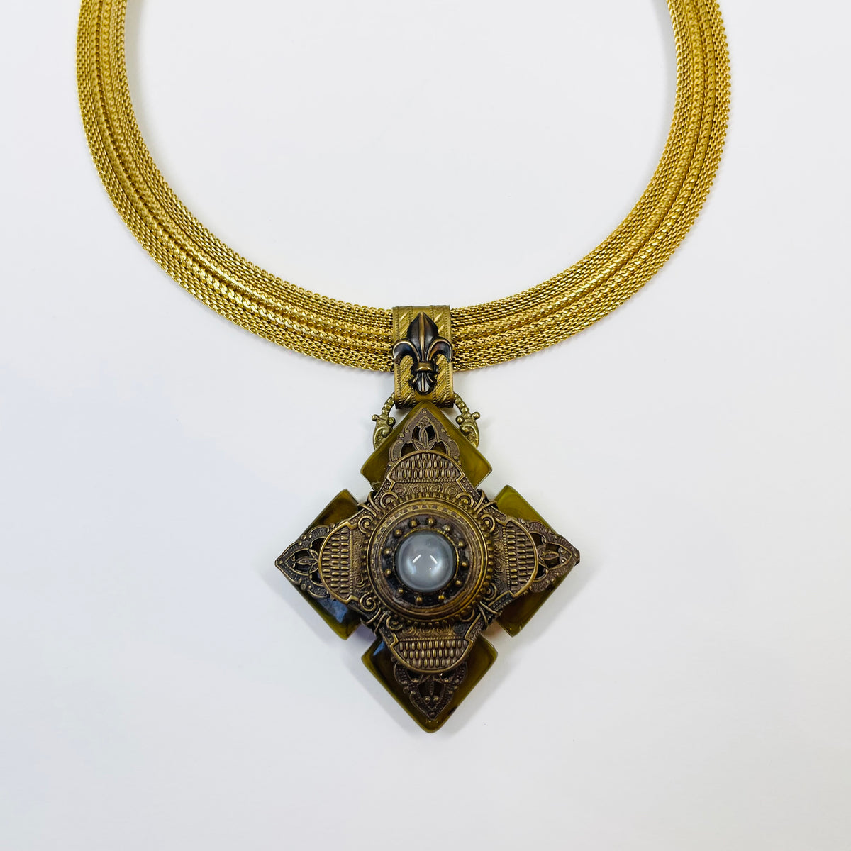 1960s MESH NECKLACE WITH FLEUR DE LIS AGATE PENDANT