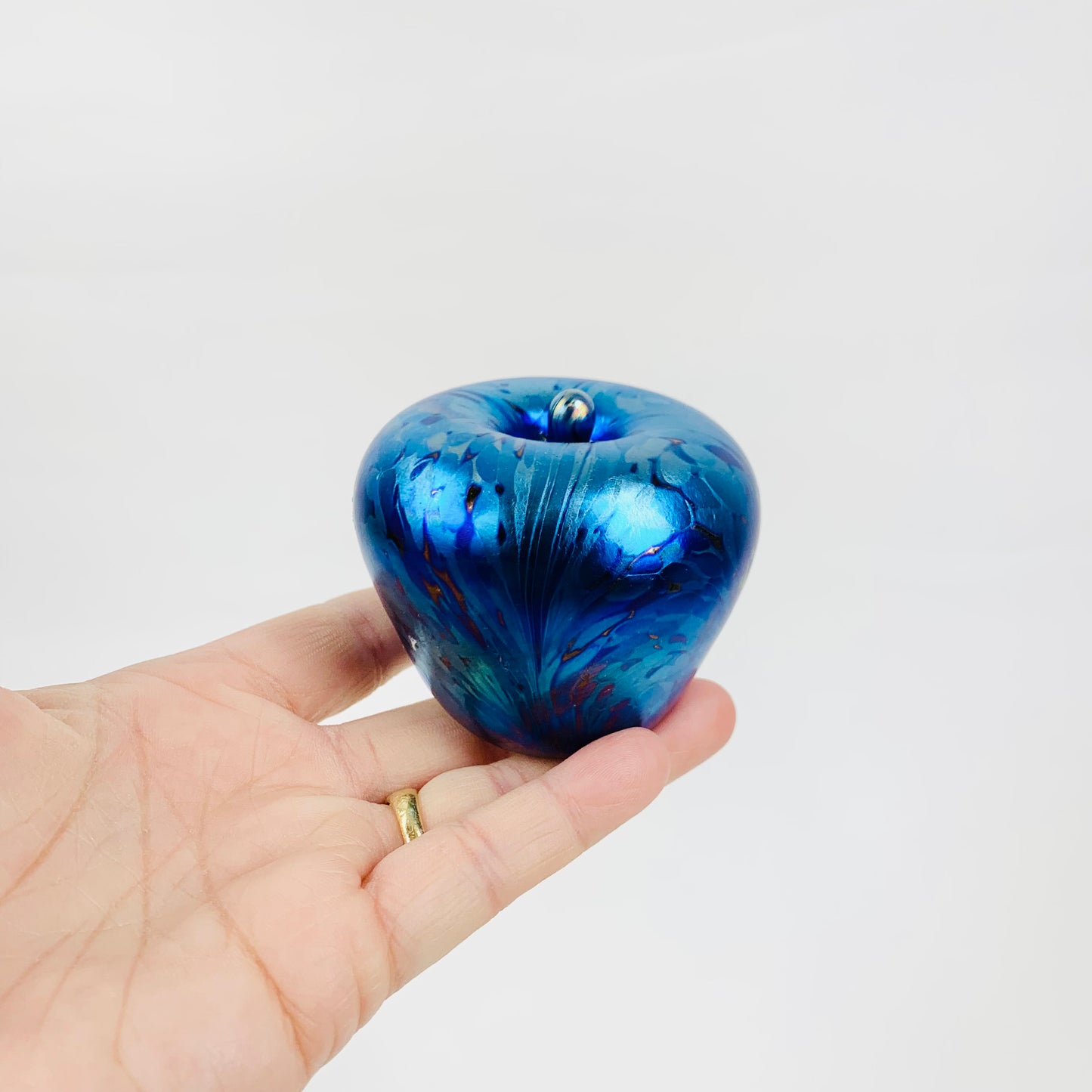 80s BLUE OILSLICK ART GLASS APPLE