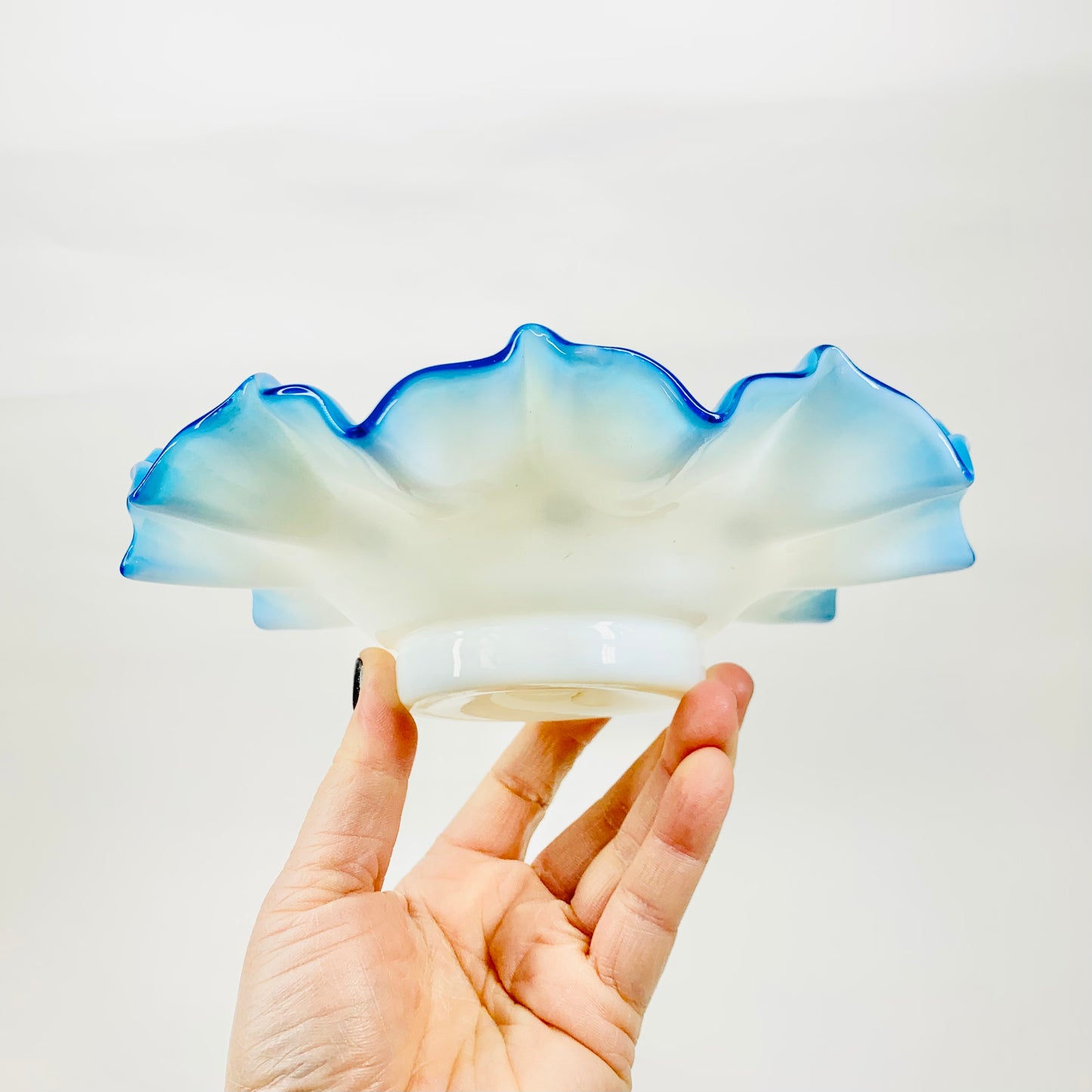 BLUE RUFFLE RIM PLATE