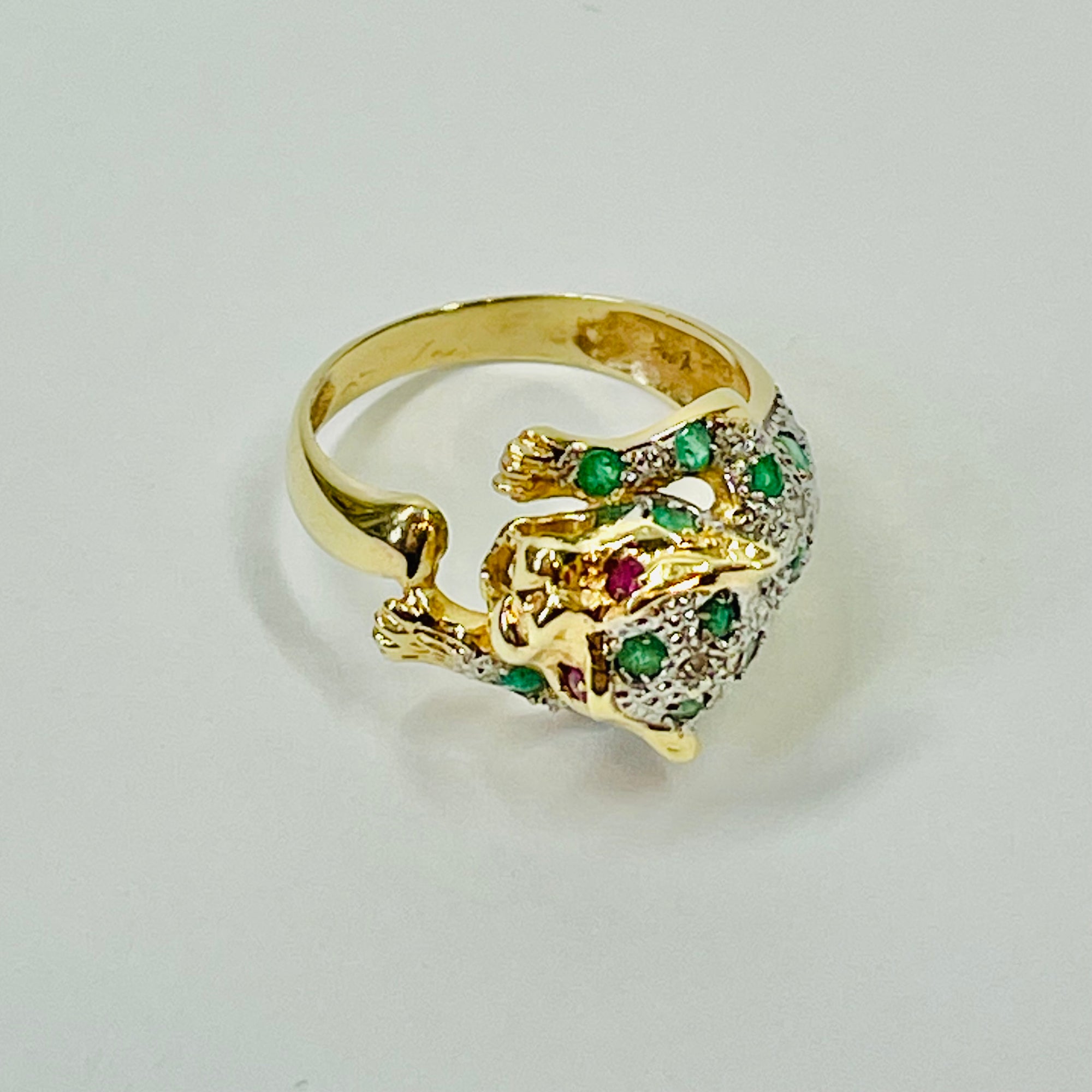 1950s 14K YELLOW GOLD DIAMOND EMERALD LEOPARD RING WITH RUBY EYES