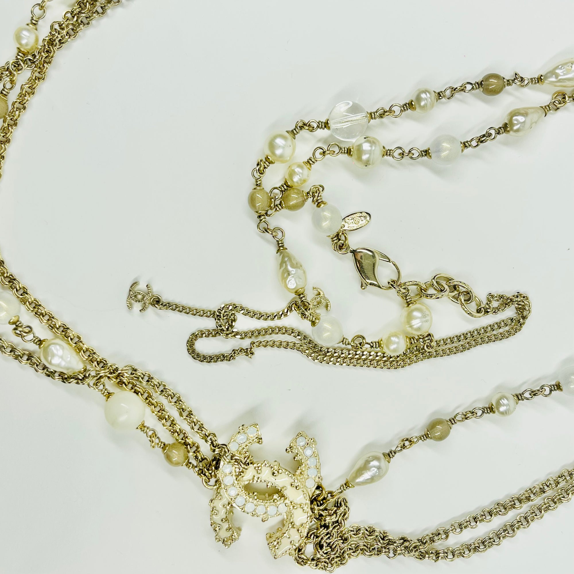 2012 CHANEL MULTISTRANDS COSTUME BEADS PEARL NECKLACE WITH ENAMEL CC LOGO