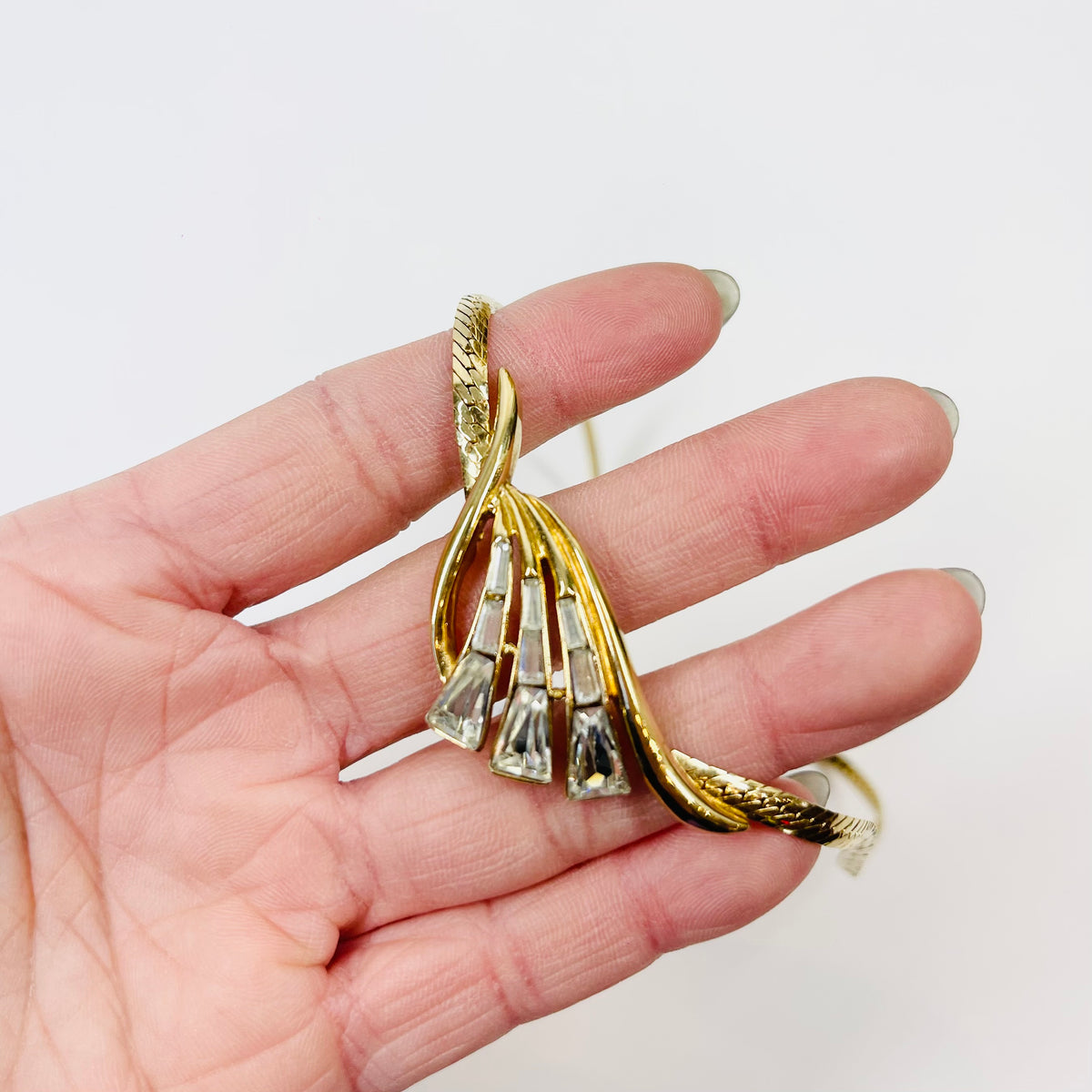 1970s CHEVRON DIAMANTE PENDANT NECKLACE