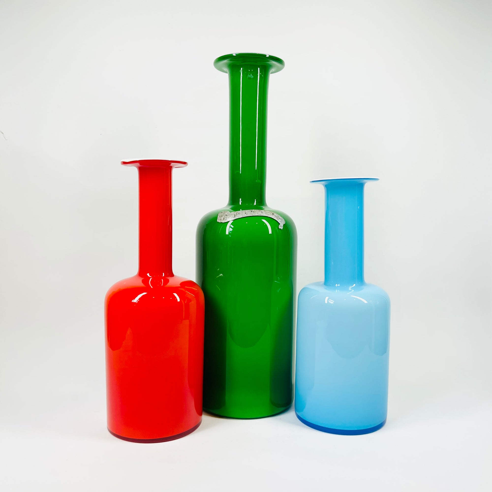 BLUE GLASS GULVASE