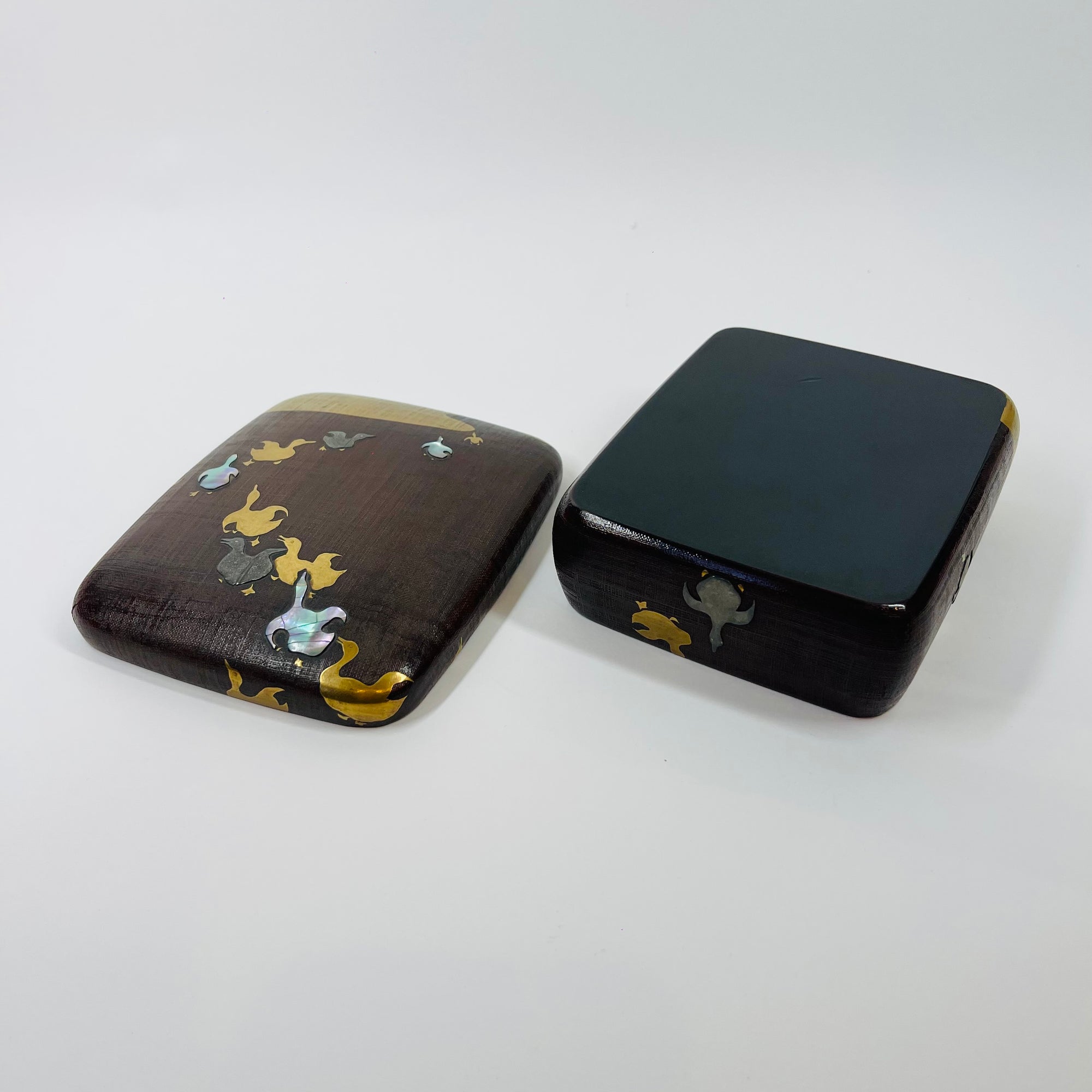 ANTIQUE 19th CENTURY JAPANESE URUSHI LACQUER BOX