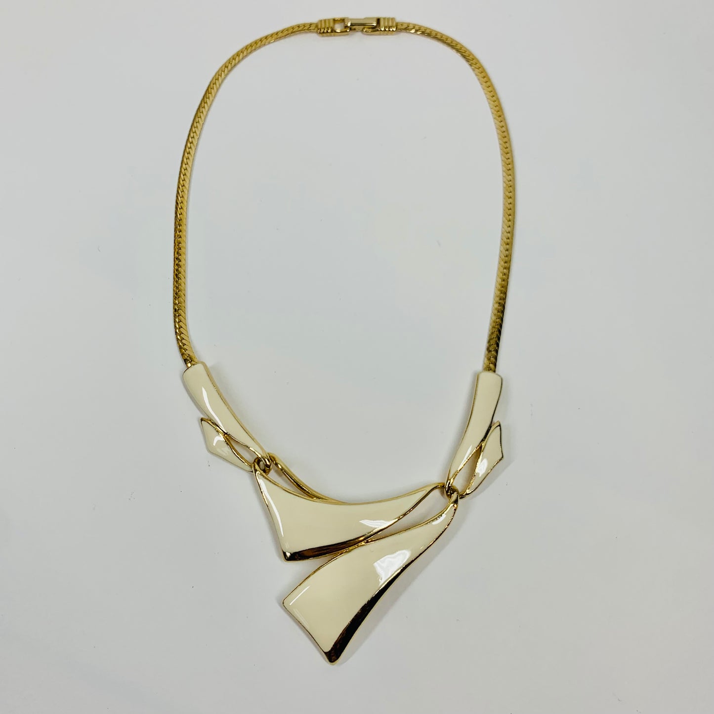 80s BARCS WHITE ENAMEL KNOT NECKLACE SUITE