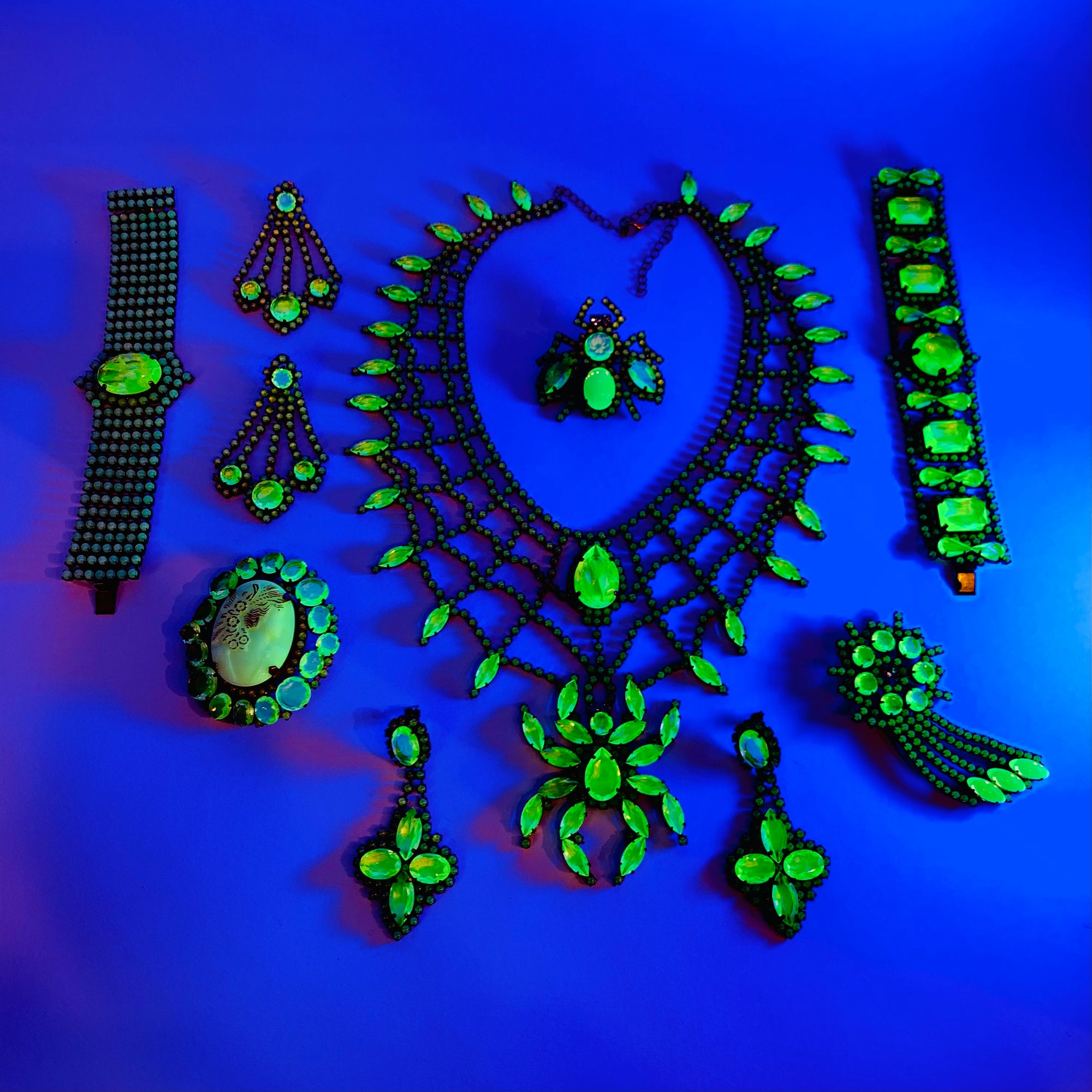 VICTORIAN STYLE URANIUM GLASS BROOCH