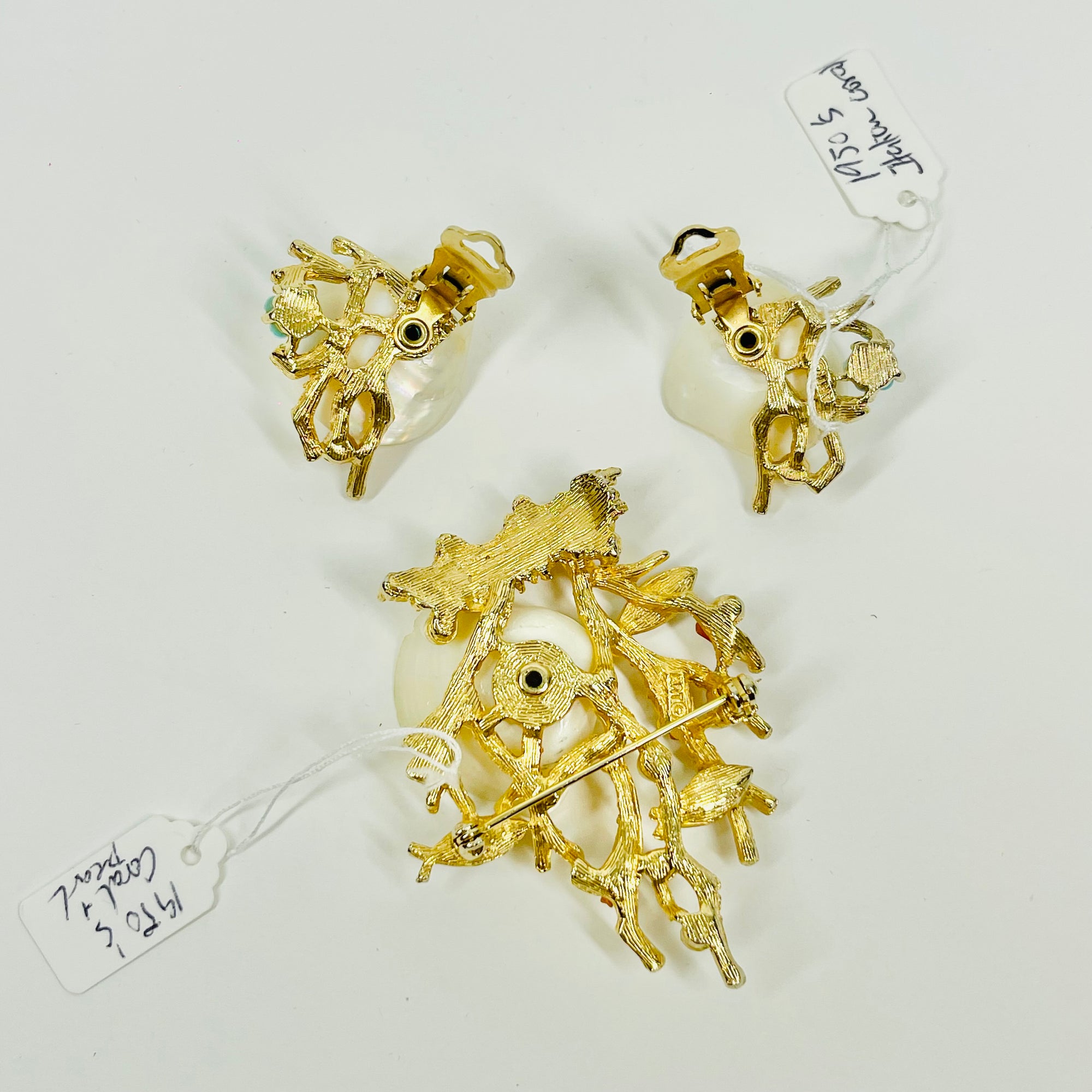 1950s CORAL SEASHELLS EARRINGS BROOCH SUITE