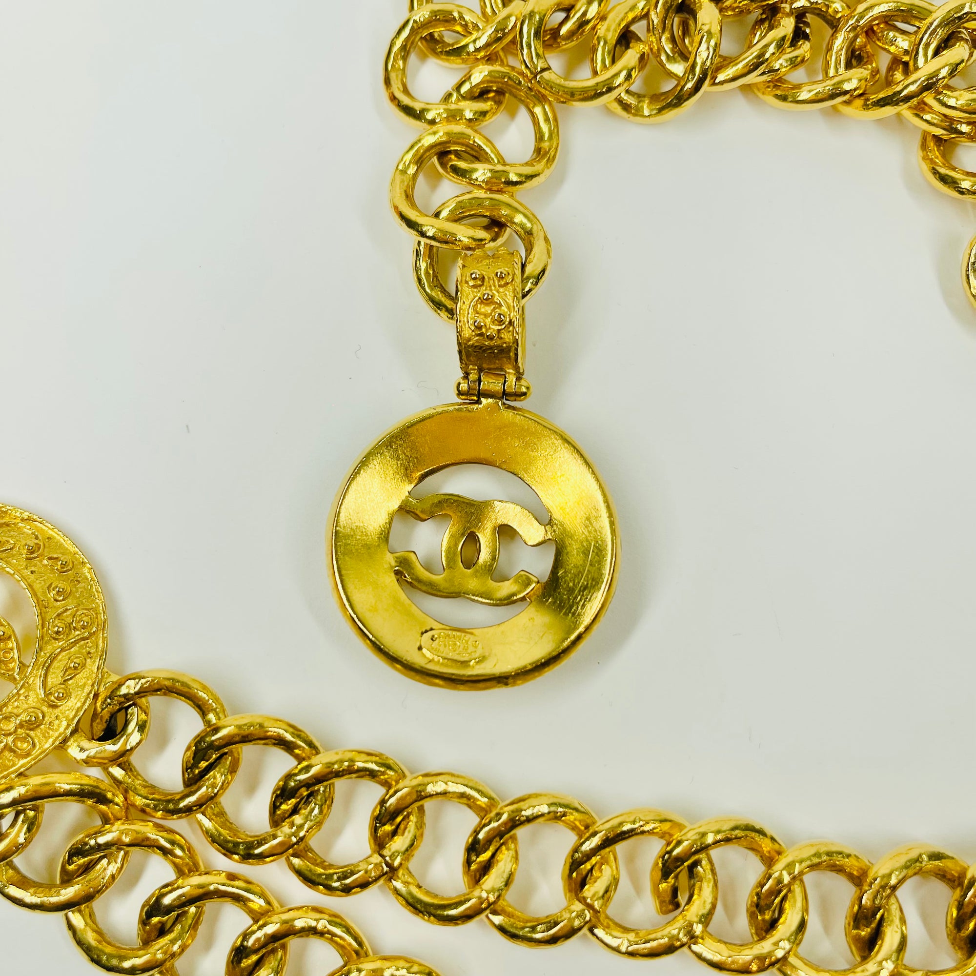 1994 CHANEL MATELASSE FILIGREE HOLLOW CC LOGO MEDALLION BELT/NECKLACE