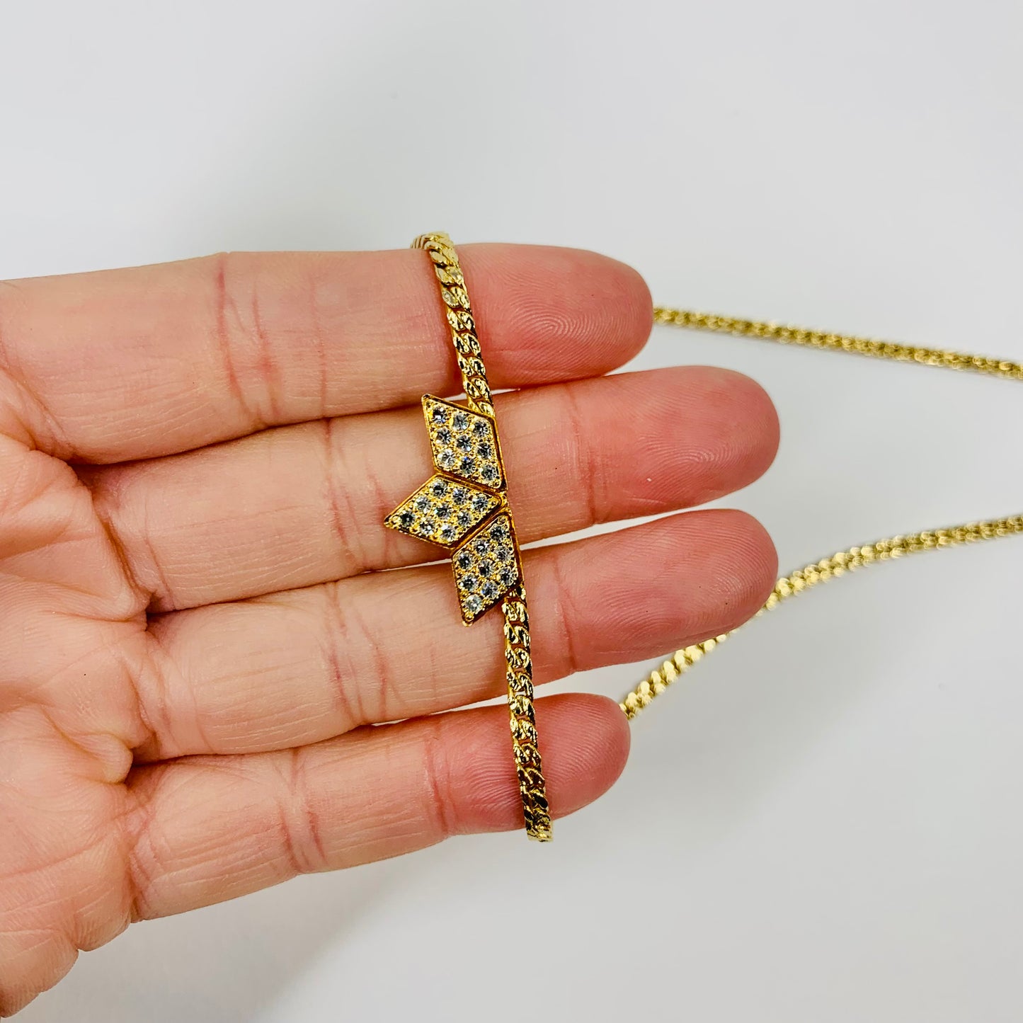 70s AVON CROWN PENDANT NECKLACE