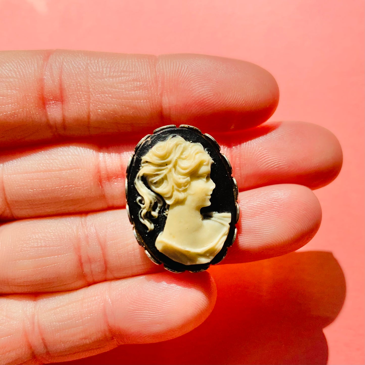 50s COSTUME CAMEO BROOCH