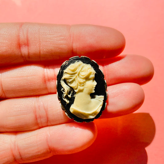 50s COSTUME CAMEO BROOCH