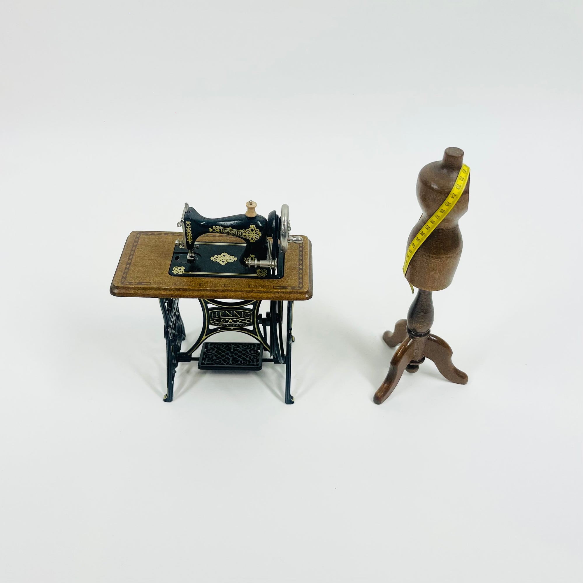 VINTAGE MINIATURE SEWING MACHINE &amp; MANNEQUIN
