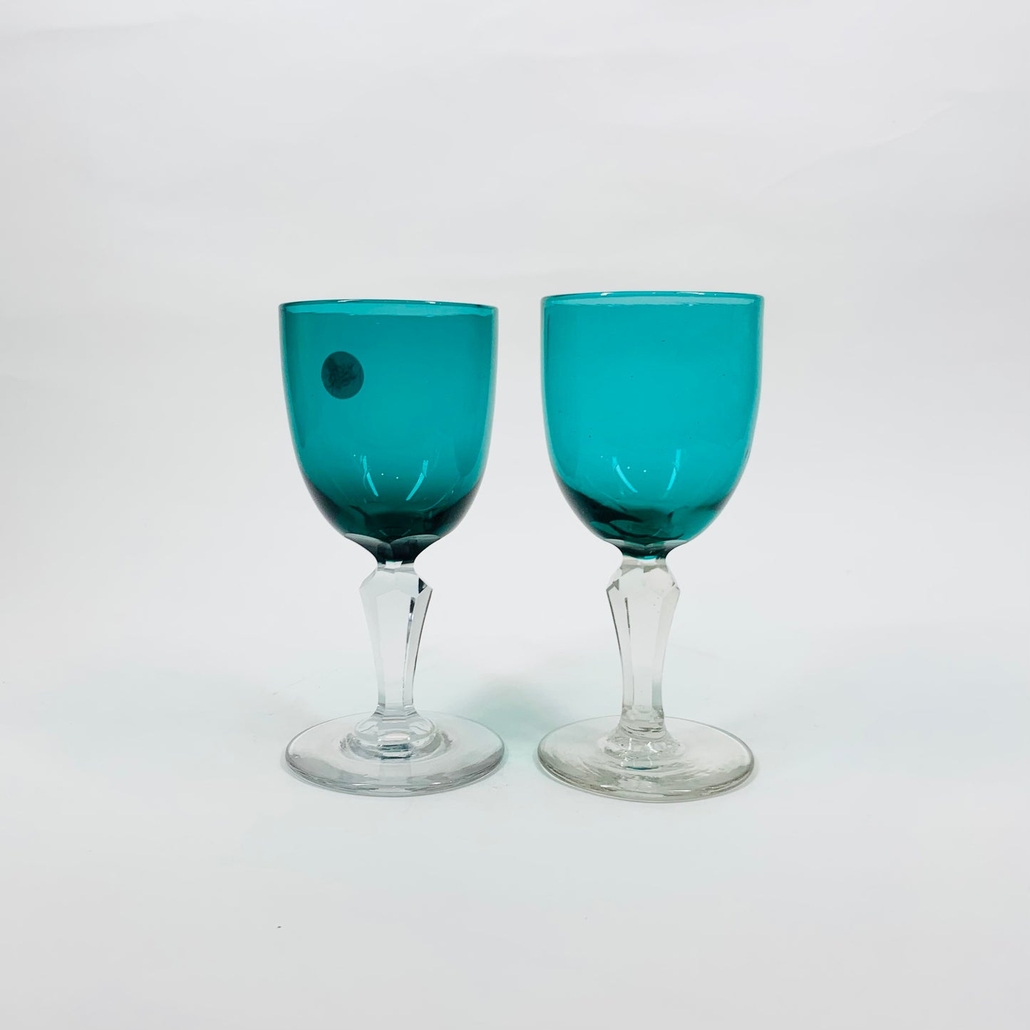 ANTIQUE TURQUOISE GREEN WINE GLASSES CLEAR STEM