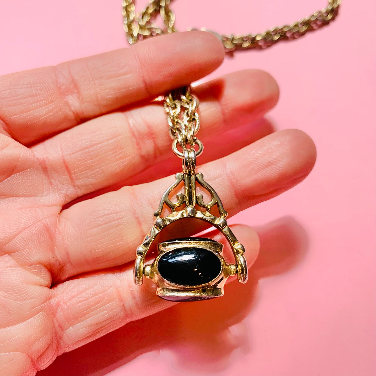 FOB SPINNER NECKLACE