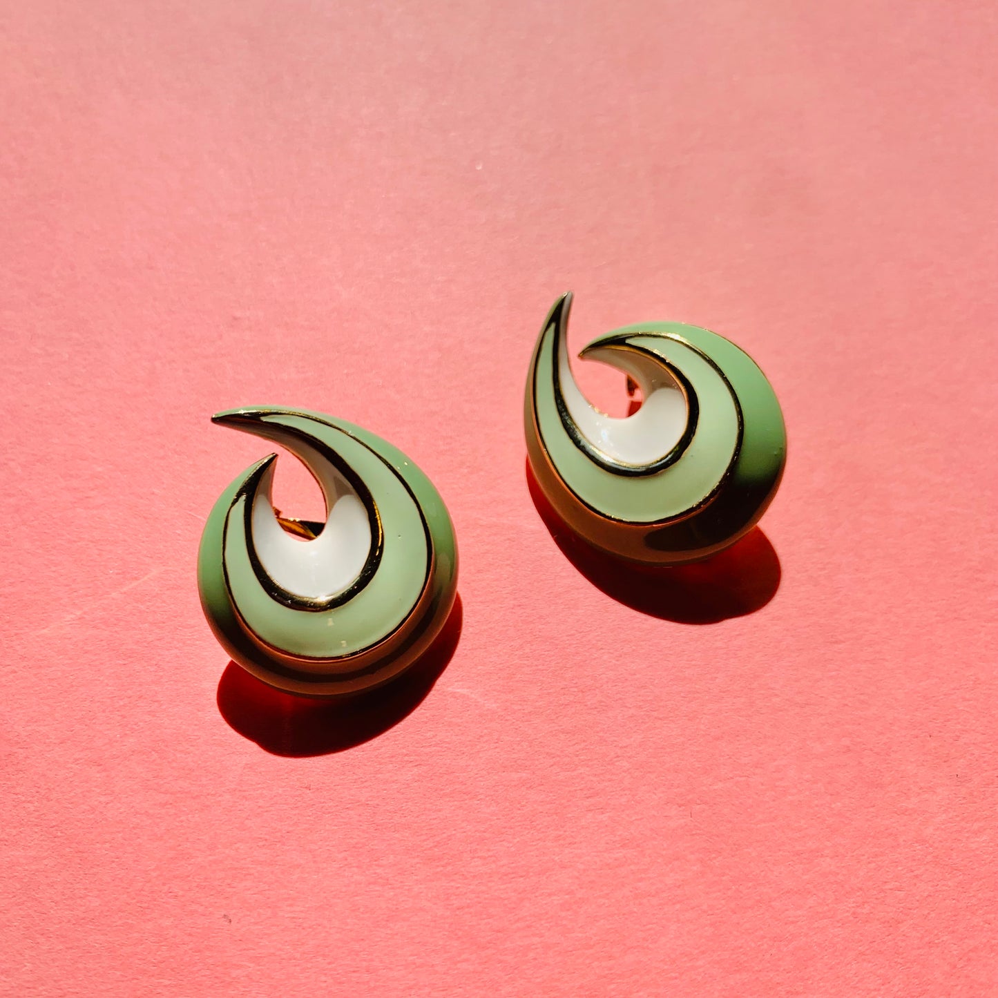 70s GREEN ENAMEL SHELL EARRINGS