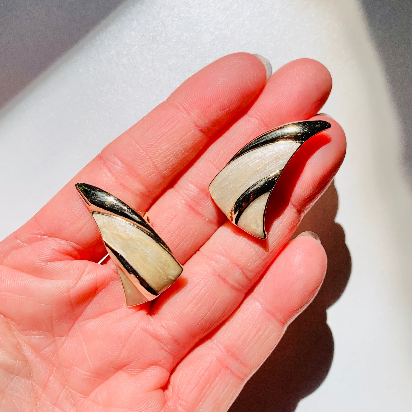 60s BEIGE ENAMEL EARRINGS