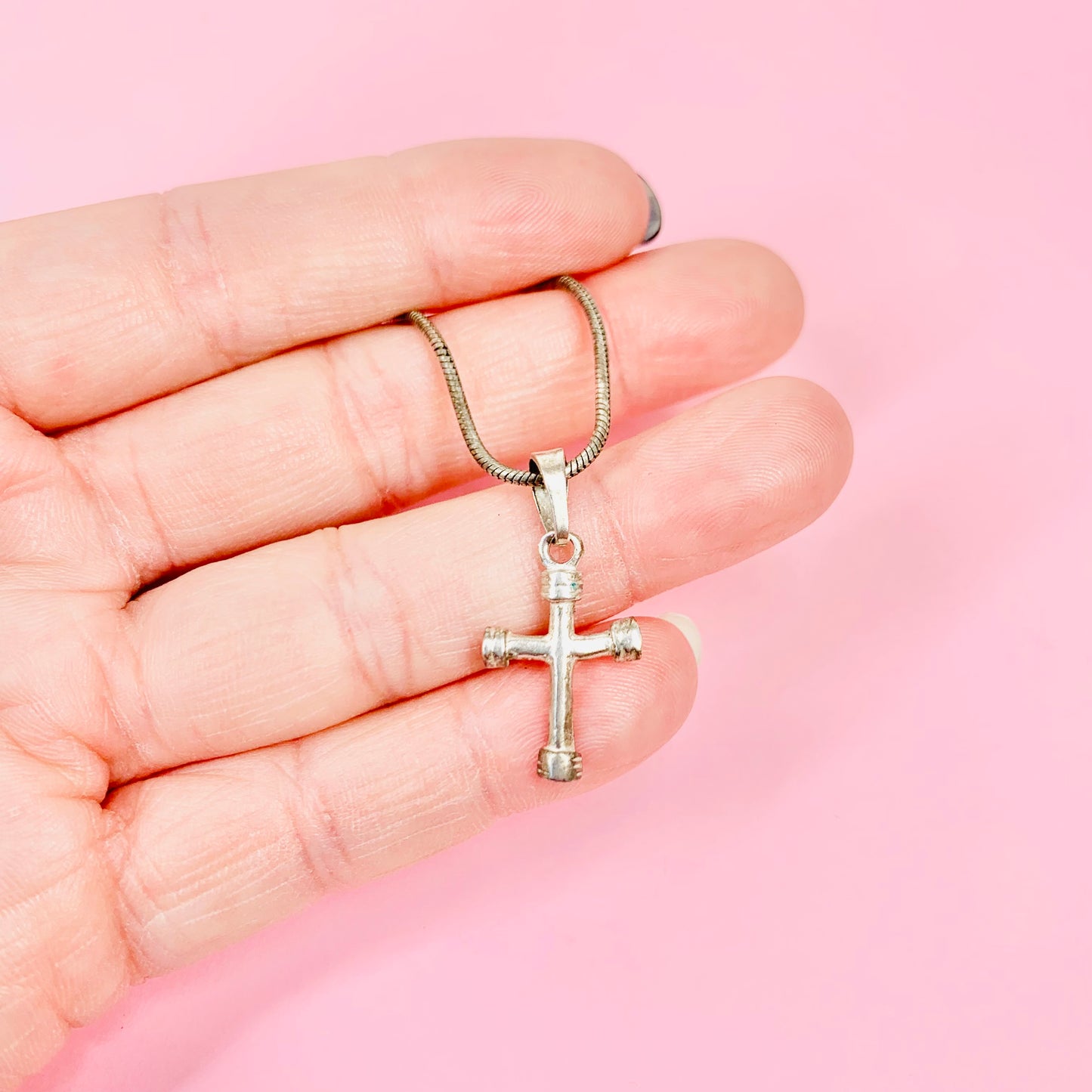 SILVER CROSS PENDANT NECKLACE