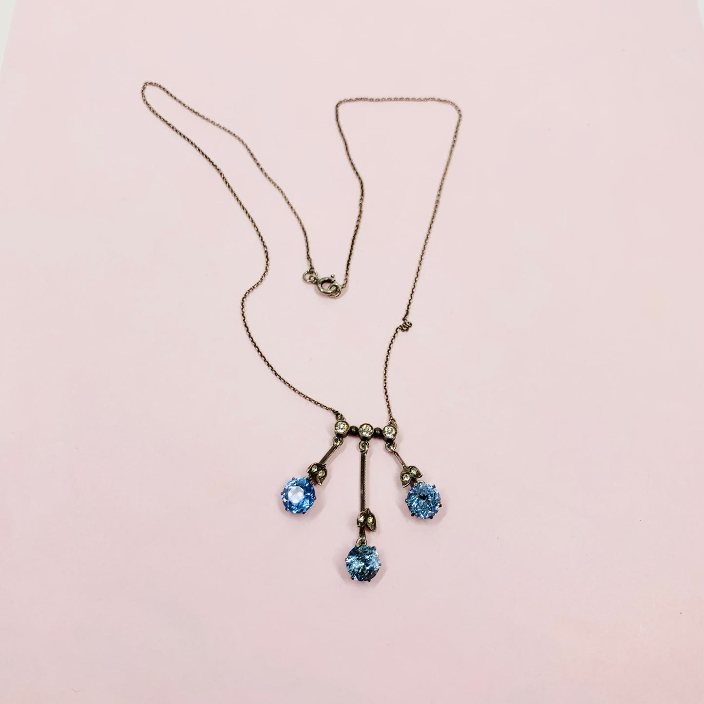 ANTIQUE EDWARDIAN SILVER FESTOON NECKLACE WITH BLUE GLASS