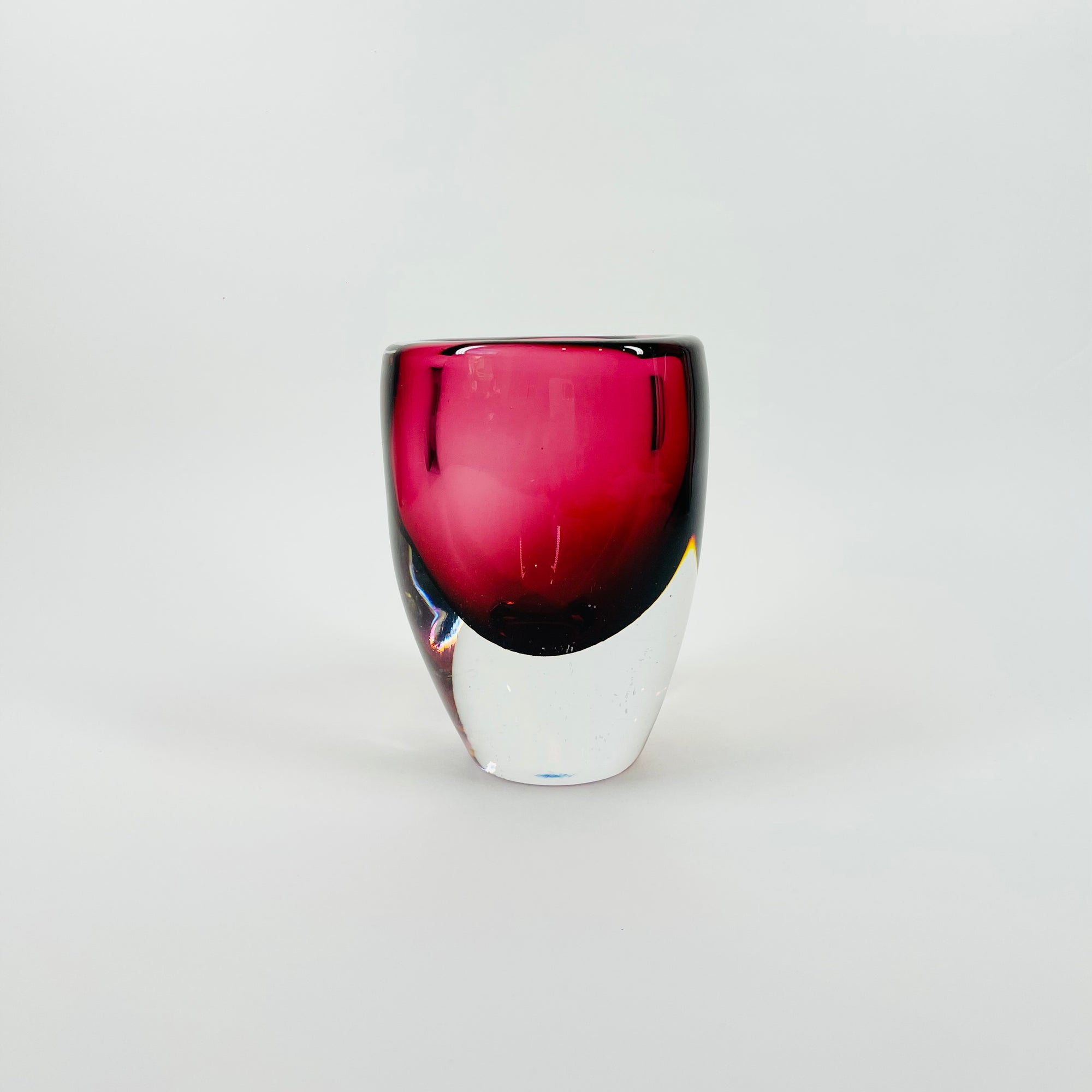 1950s AFORS PINK/CRANBERRY GLASS POSY VASE BY ERNEST GORDON