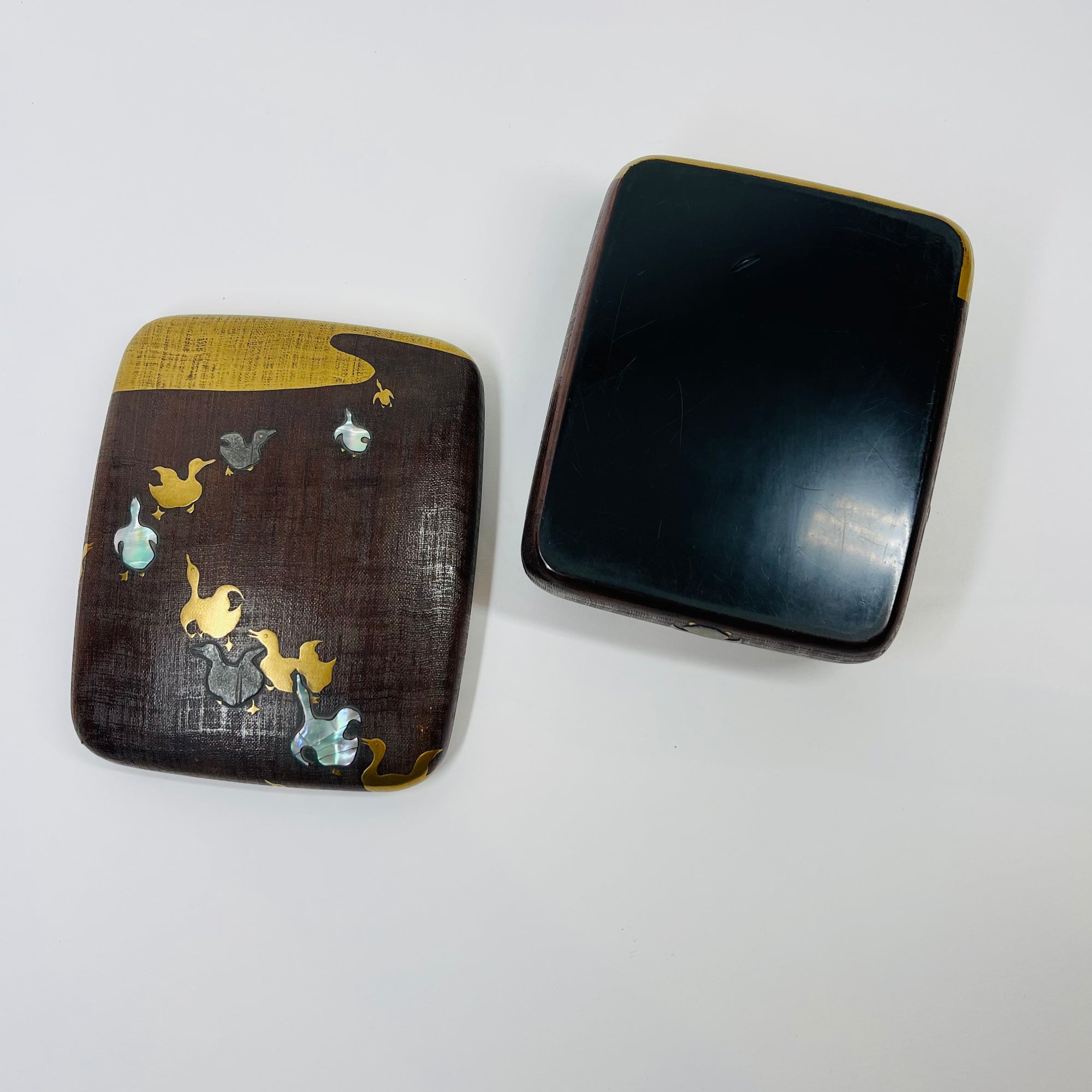 ANTIQUE 19th CENTURY JAPANESE URUSHI LACQUER BOX